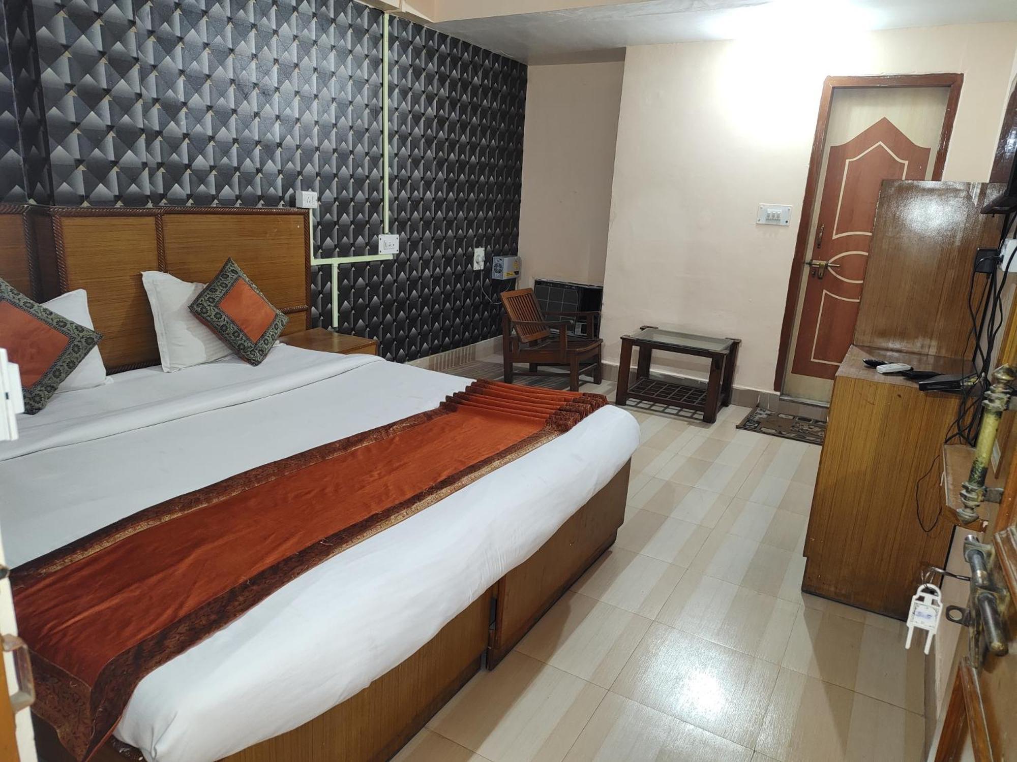 Divya Hotel