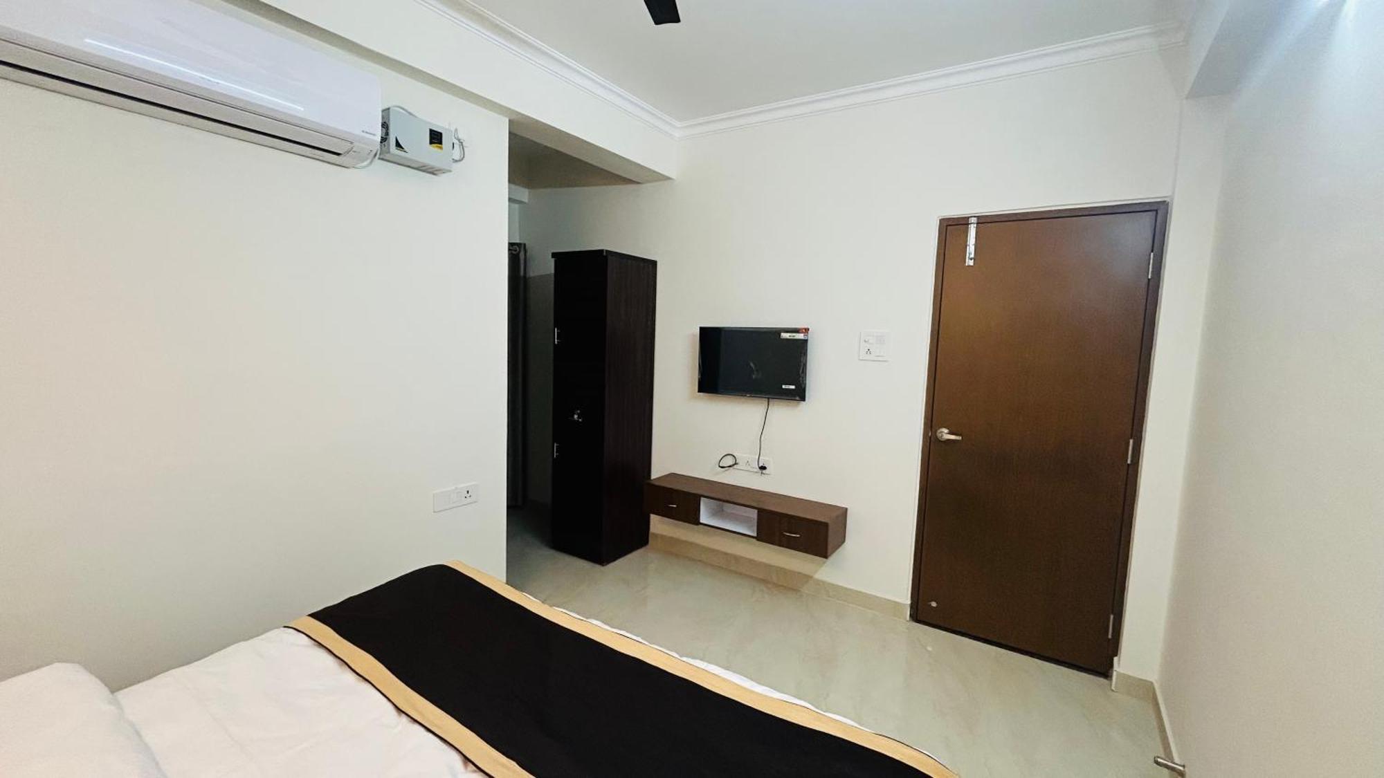 Apartment Bk *