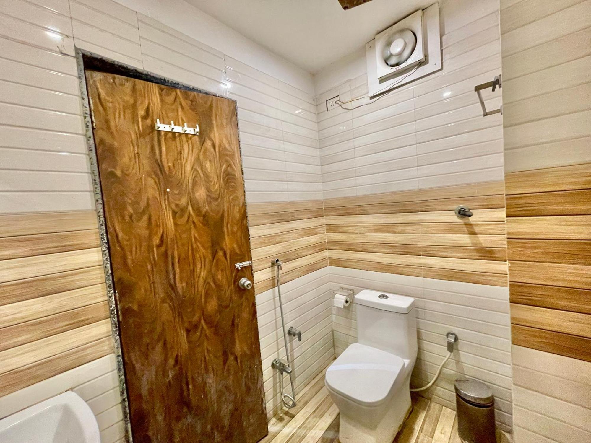 Janaki ! ! होटल जानकी - హోటల్ జానకి Fully-air-conditioned-hotel Family-friendly-hotel, Near-kashi-vishwanath-temple And Ganga Ghat Hotel Varanasi