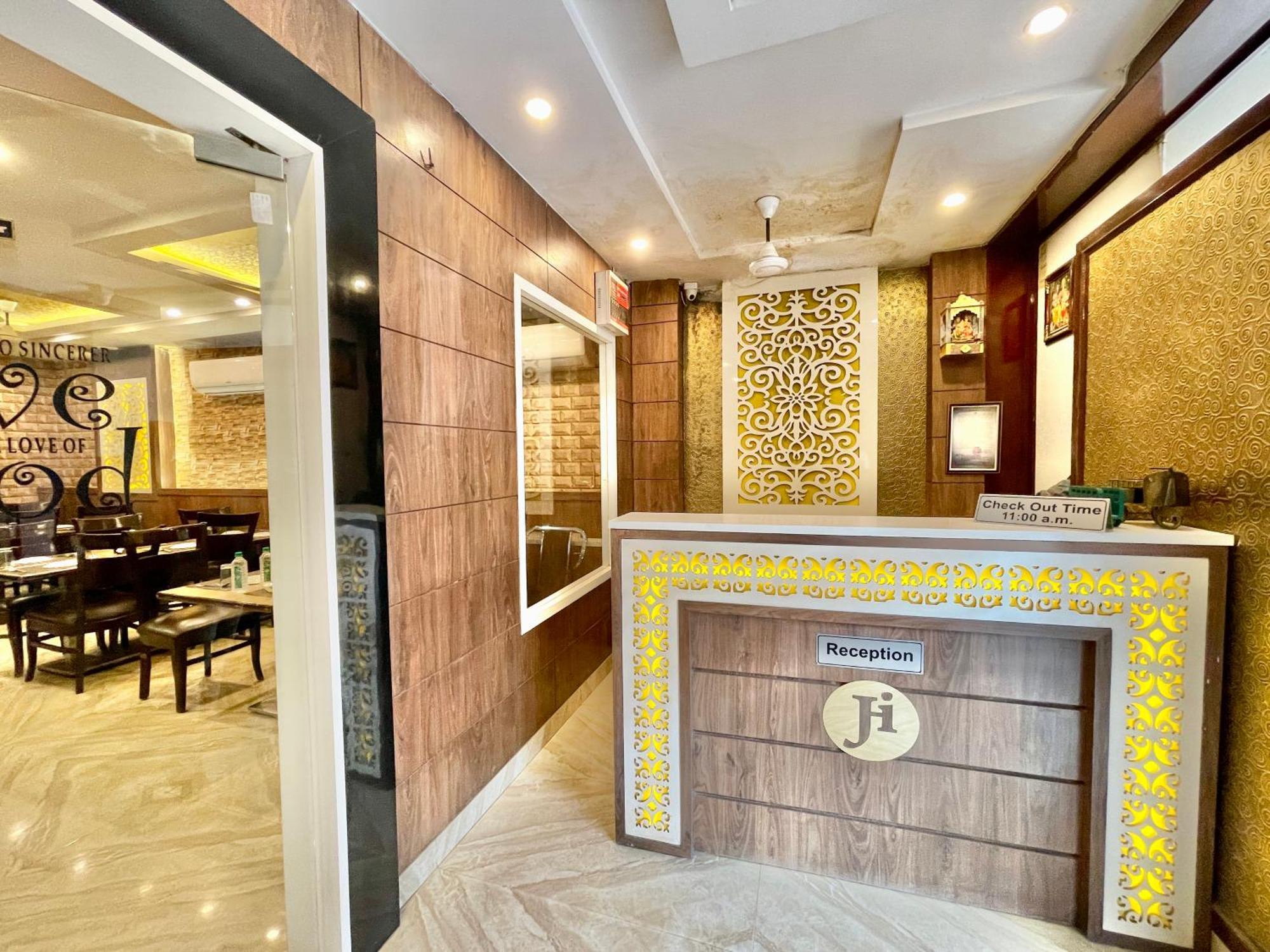 Janaki ! ! होटल जानकी - హోటల్ జానకి Fully-air-conditioned-hotel Family-friendly-hotel, Near-kashi-vishwanath-temple And Ganga Ghat 4*