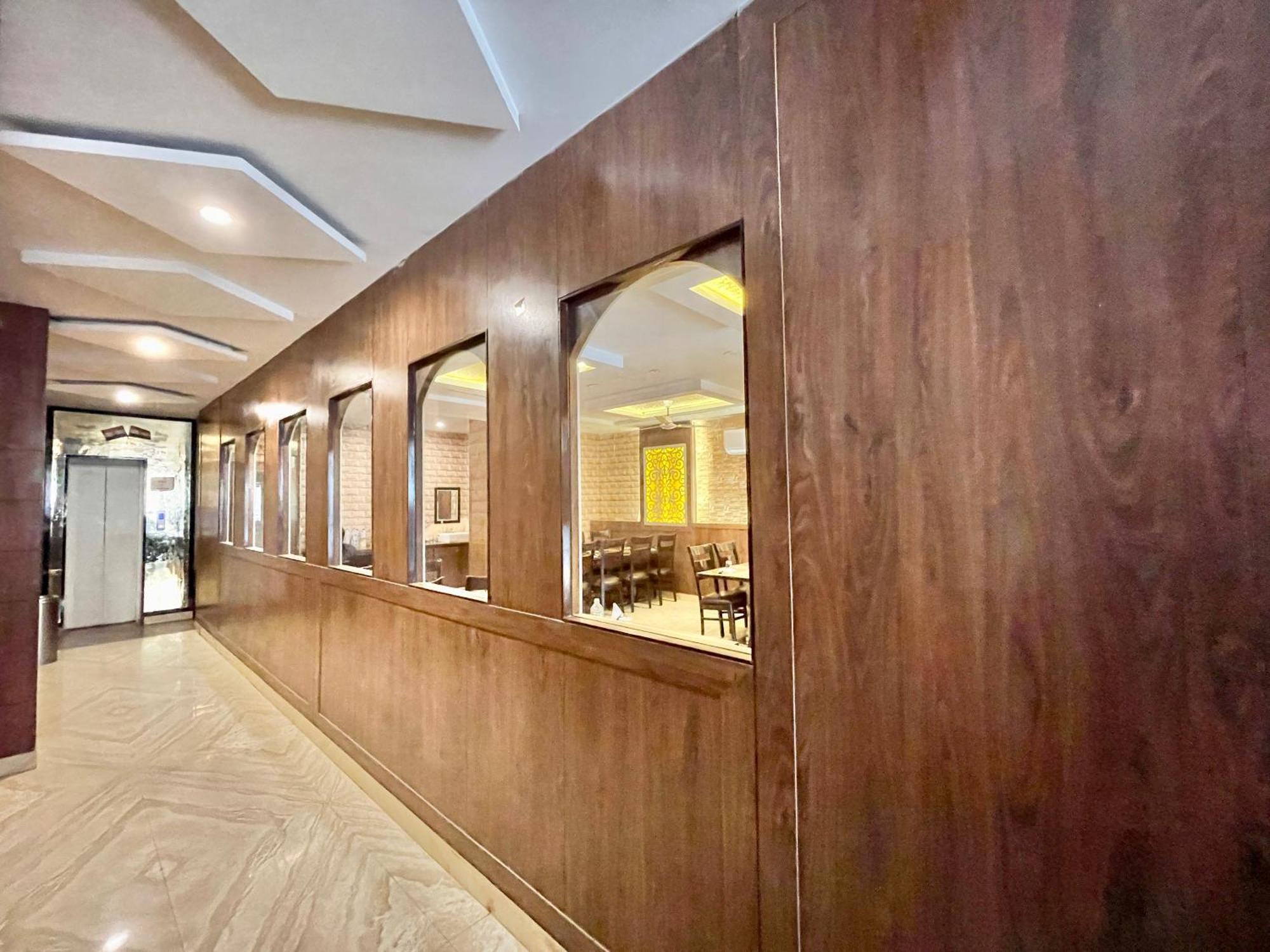 Janaki ! ! होटल जानकी - హోటల్ జానకి Fully-air-conditioned-hotel Family-friendly-hotel, Near-kashi-vishwanath-temple And Ganga Ghat 4*