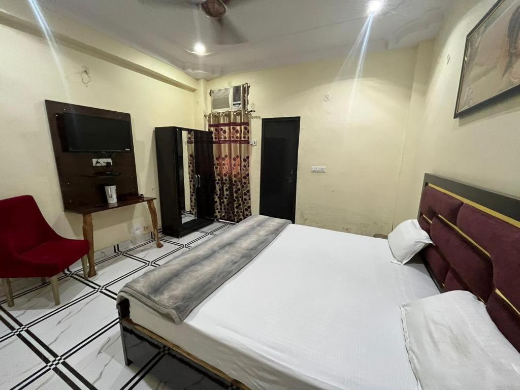 Tara Hotel *