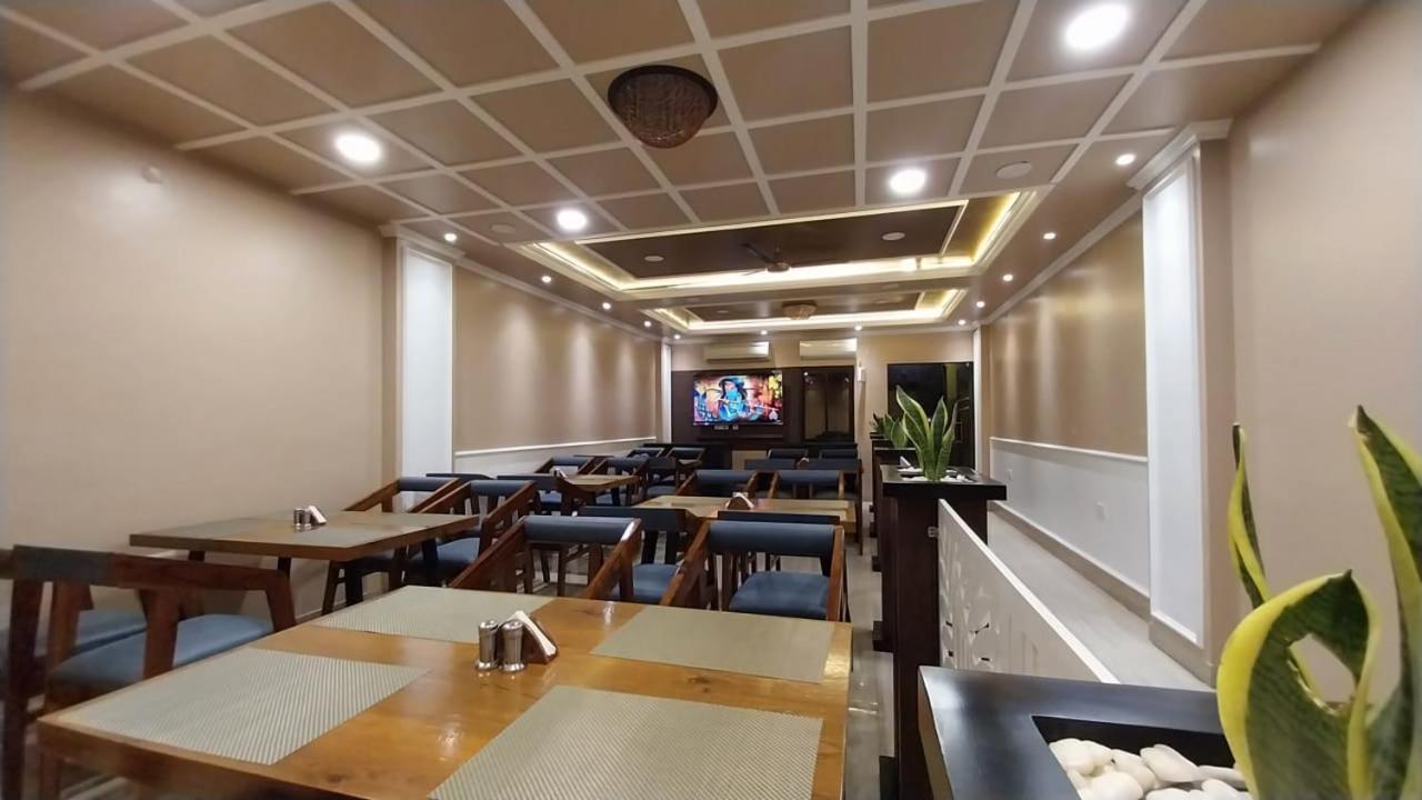 Prabhat Hotel *