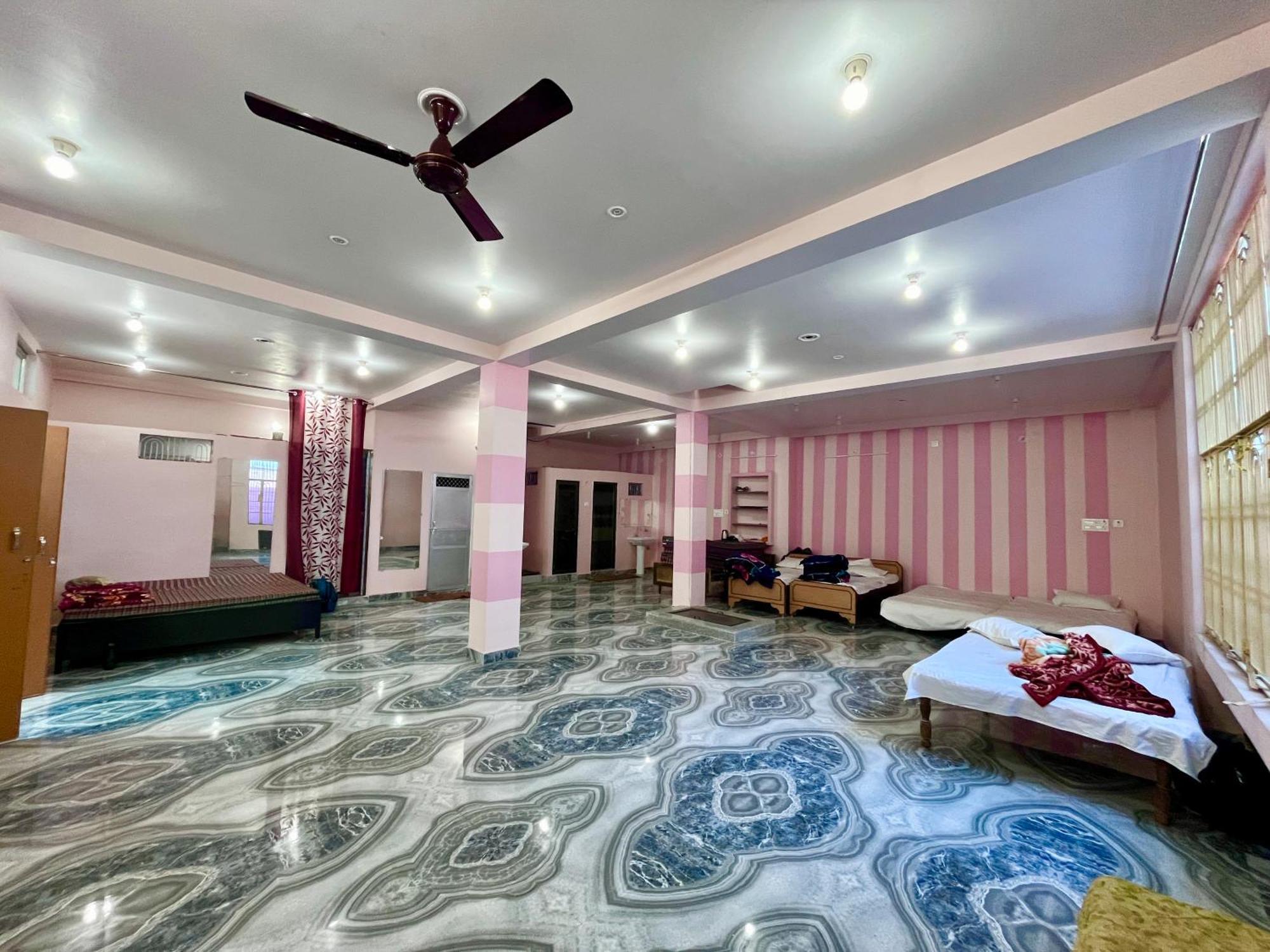 Trilok Residency - Dashashwamedh * Varanasi