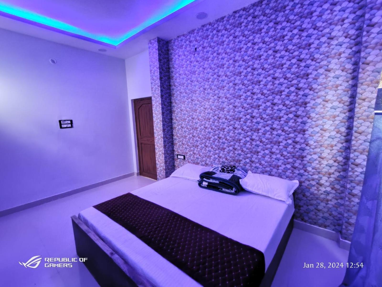 Girdhari Guest house