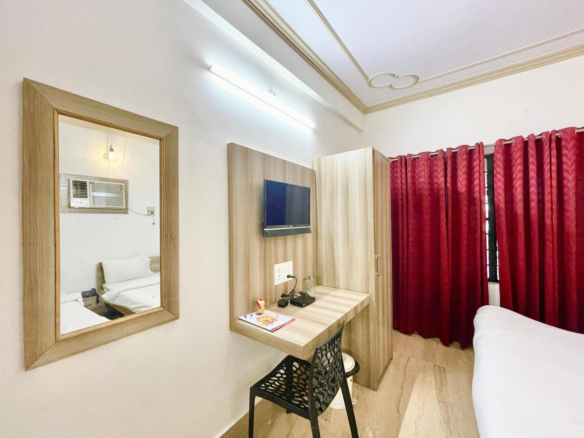 Palace ! Foreigner's Choice ! Fully-air-conditioned-hotel Lift-and-parking-availability, Near Kashi Vishwanath Temple, And Ganga Ghat Hotel Varanasi