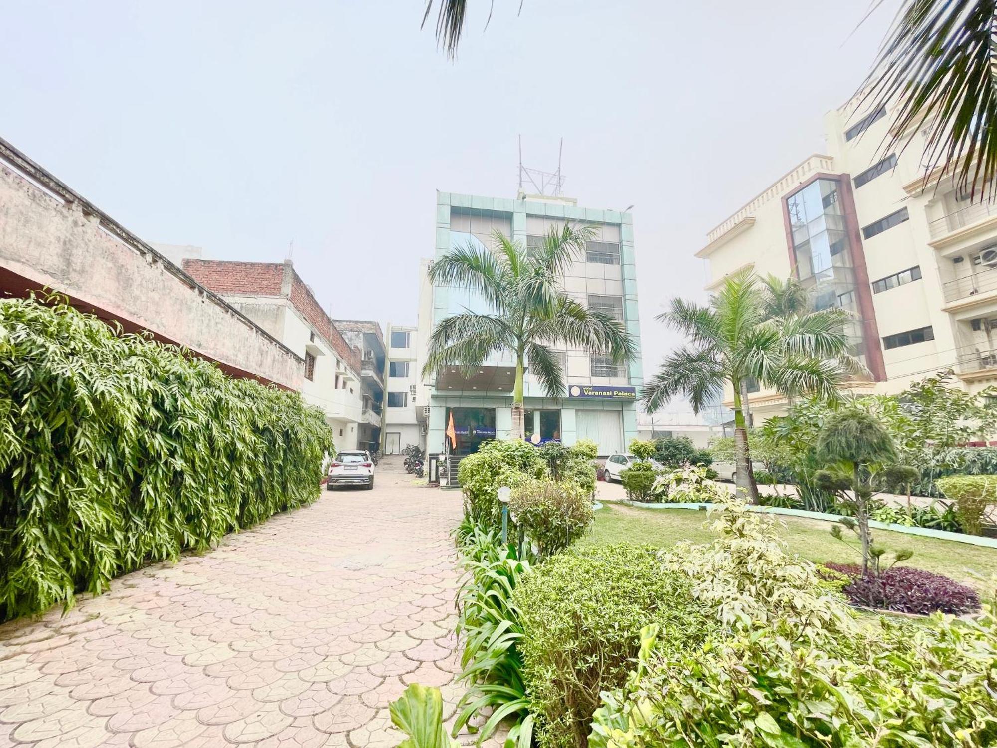 Hotel Palace ! Foreigner's Choice ! Fully-air-conditioned-hotel Lift-and-parking-availability, Near Kashi Vishwanath Temple, And Ganga Ghat 4*