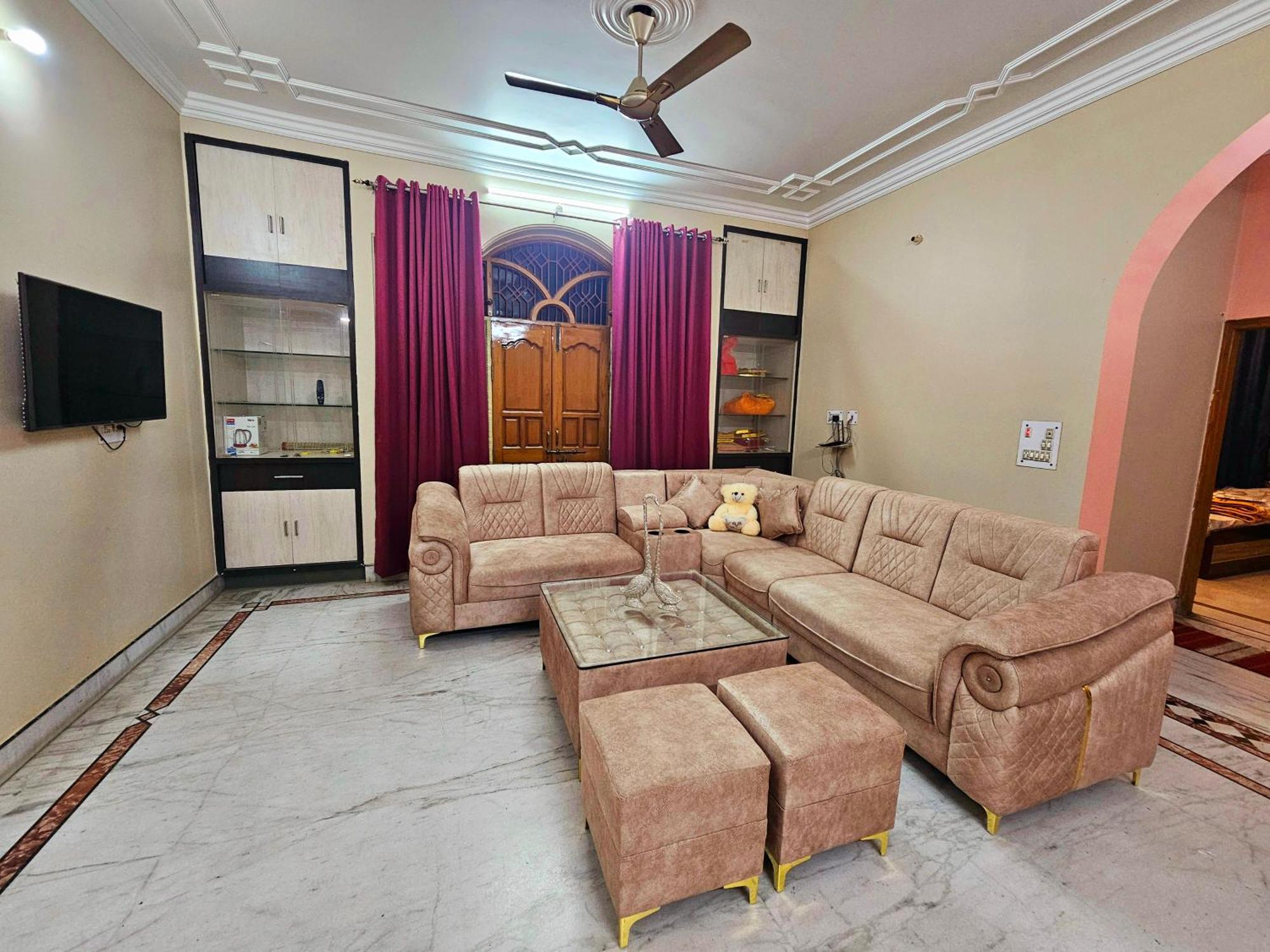Goel's - Luxurious King Size Beds Apartment