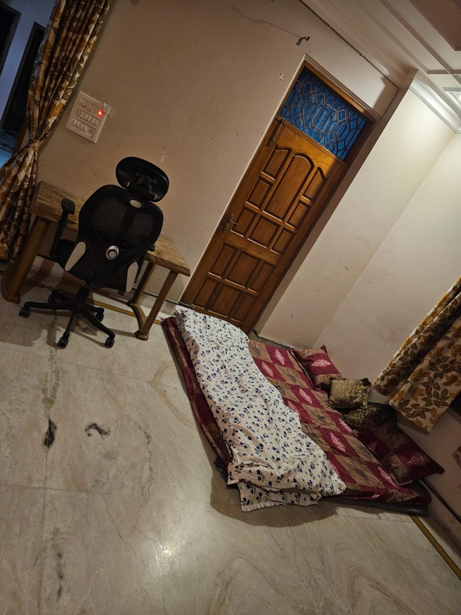 Goel's - Luxurious King Size Beds Varanasi