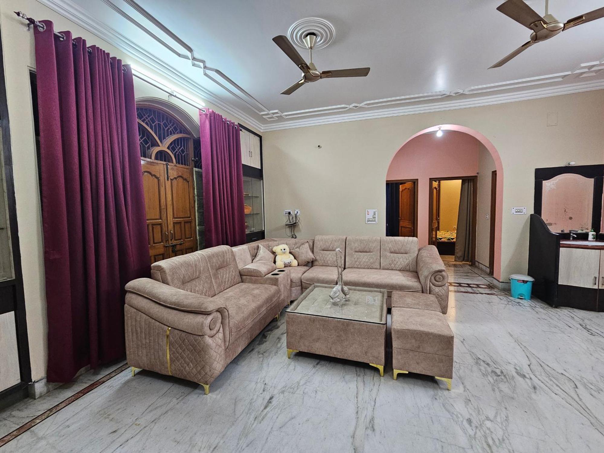 Goel's - Luxurious King Size Beds Apartment