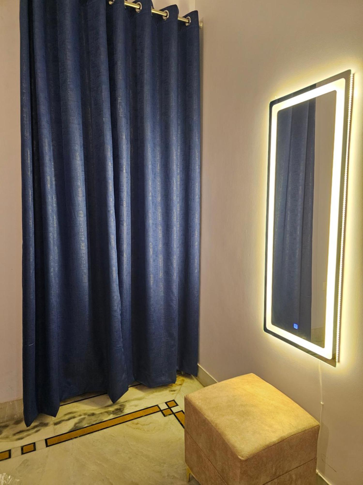 Goel's - Luxurious King Size Beds Apartment Varanasi