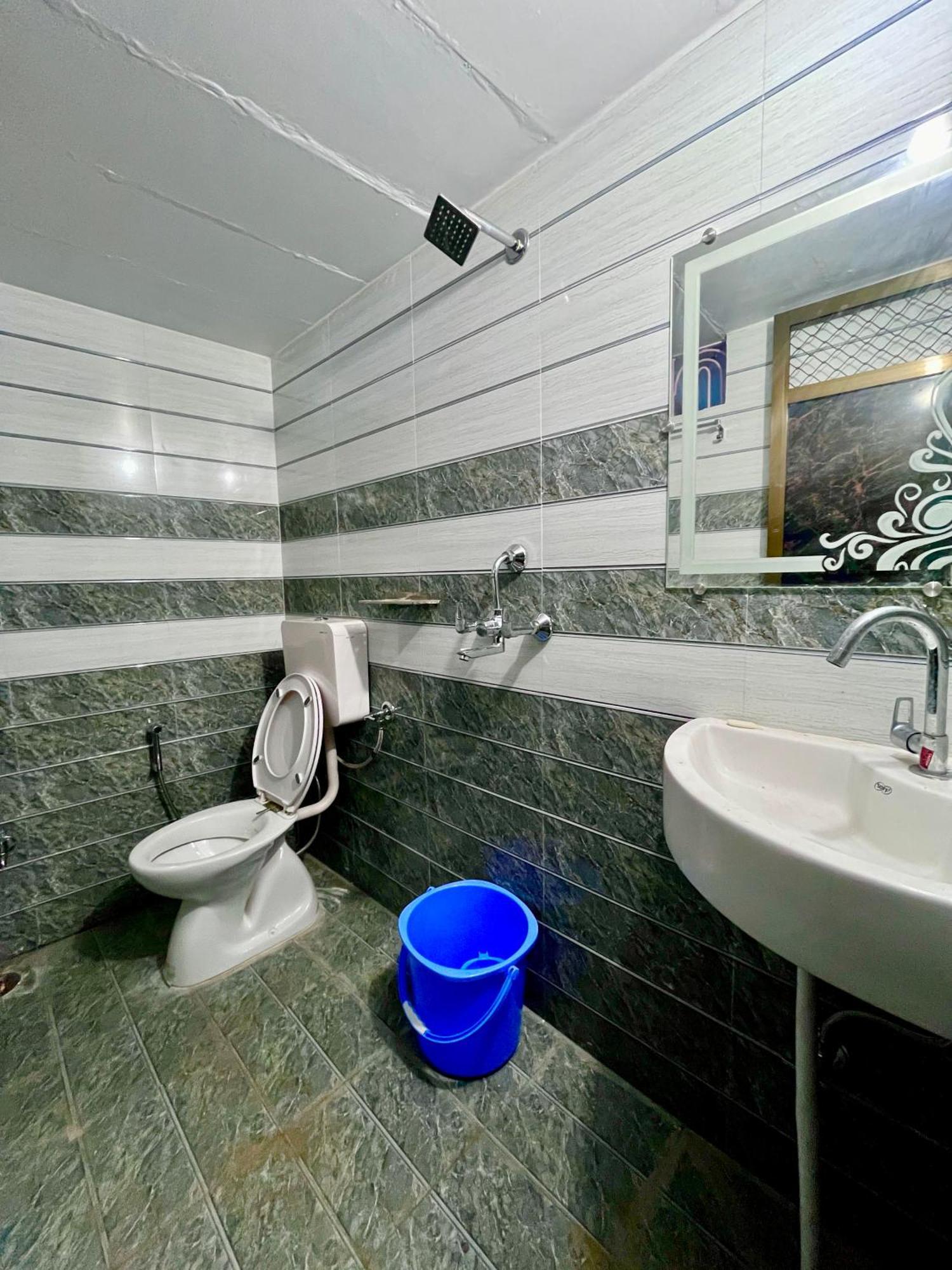 Trilok Residency - Dashashwamedh Guest house *