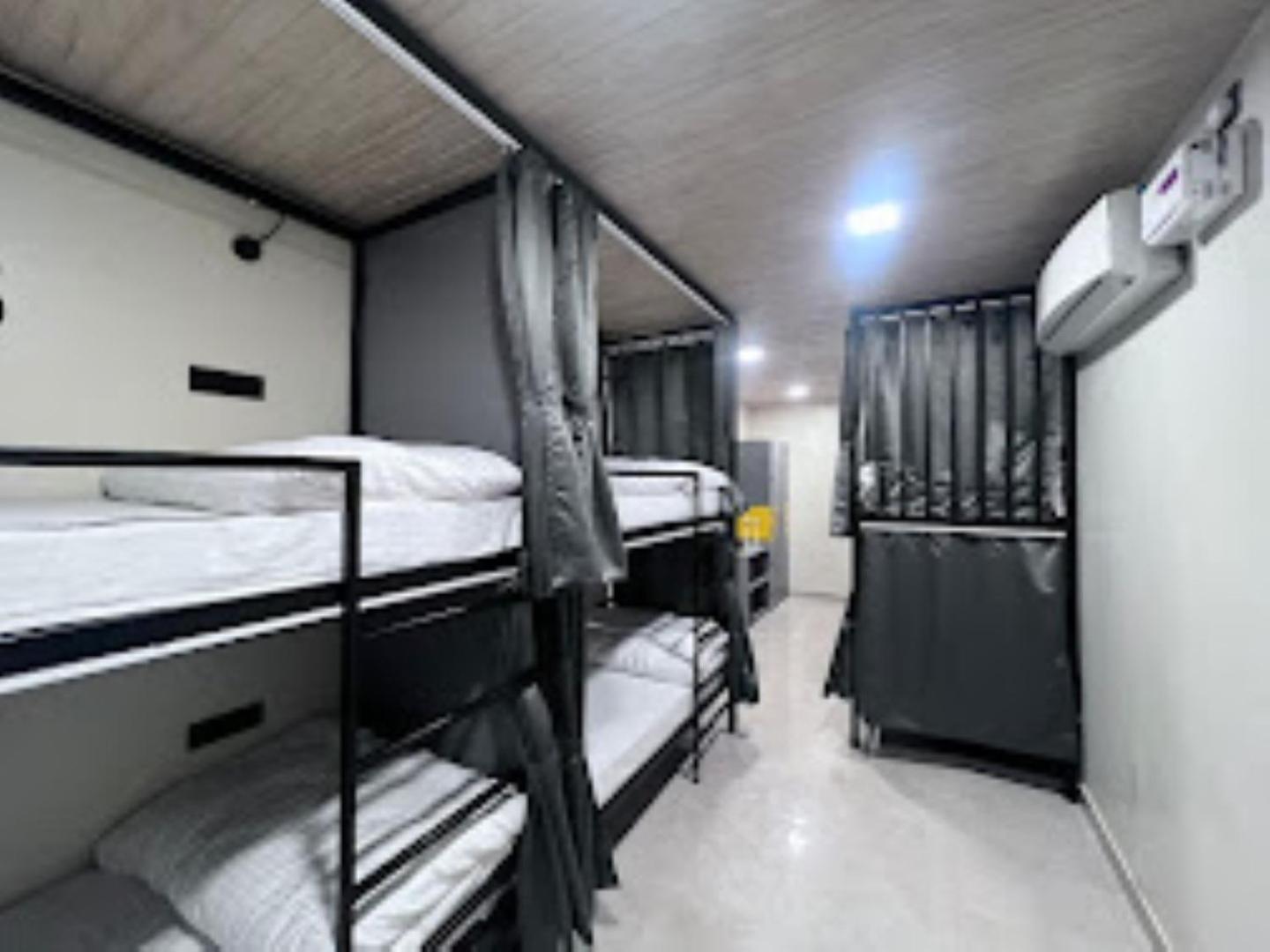 Shanti Dormitory, 3*