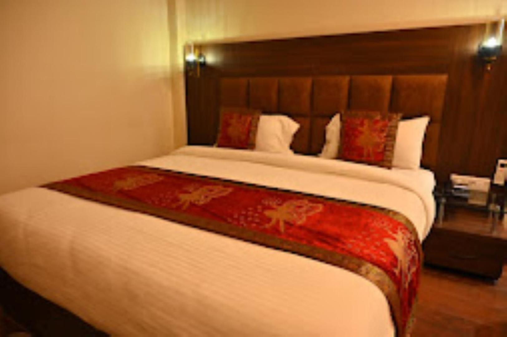 Hotel Radiance Courtyard,varanasi 3*