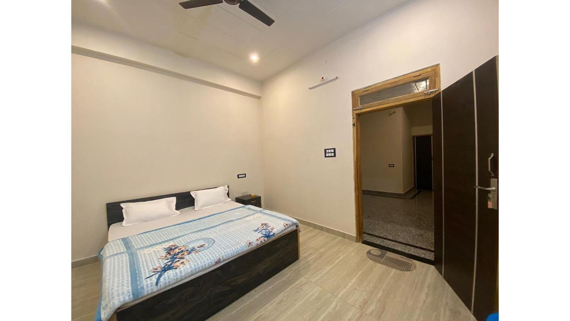 Srinivasan Hostel Varanasi