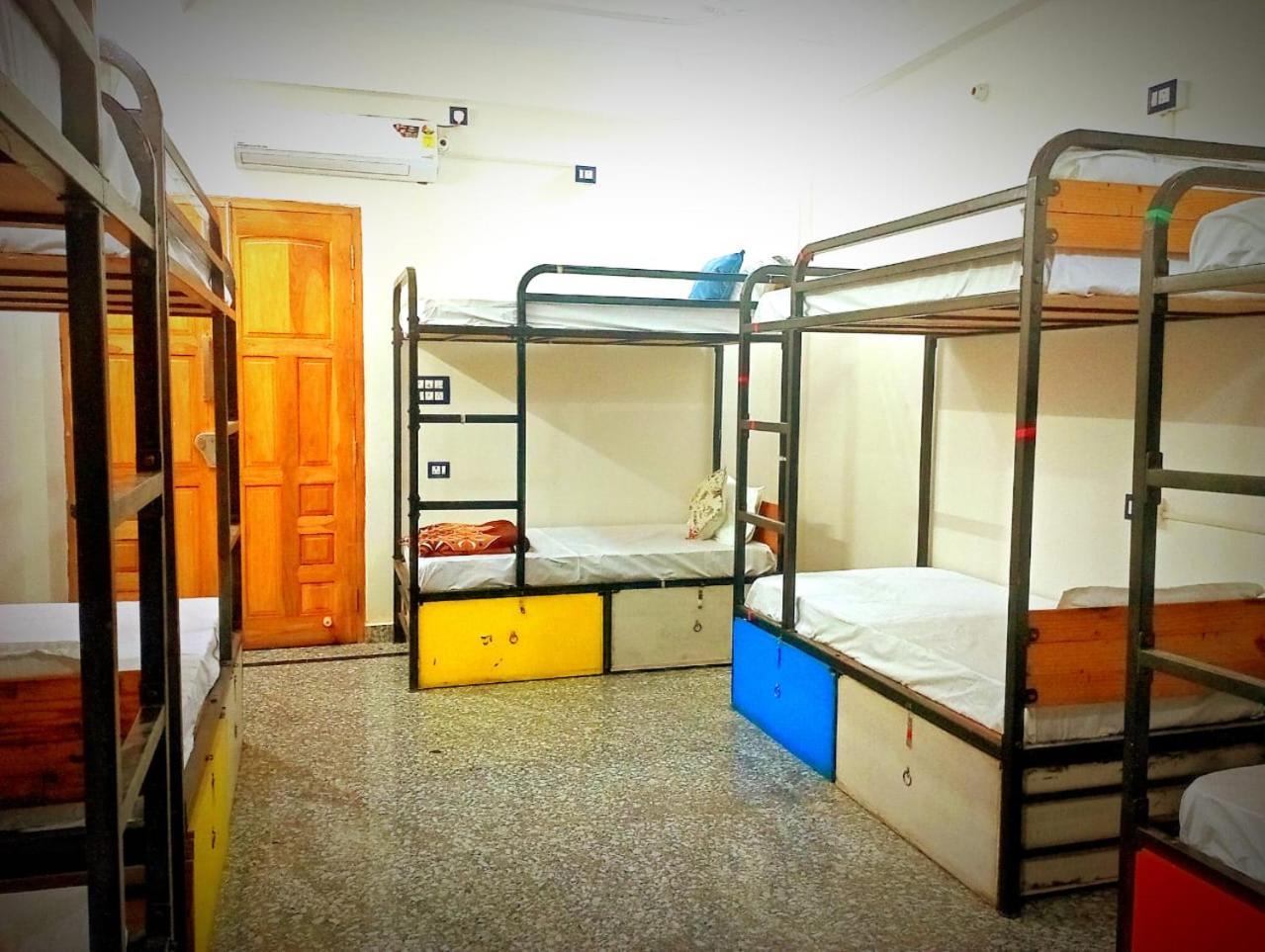 Hostel Srinivasan Varanasi