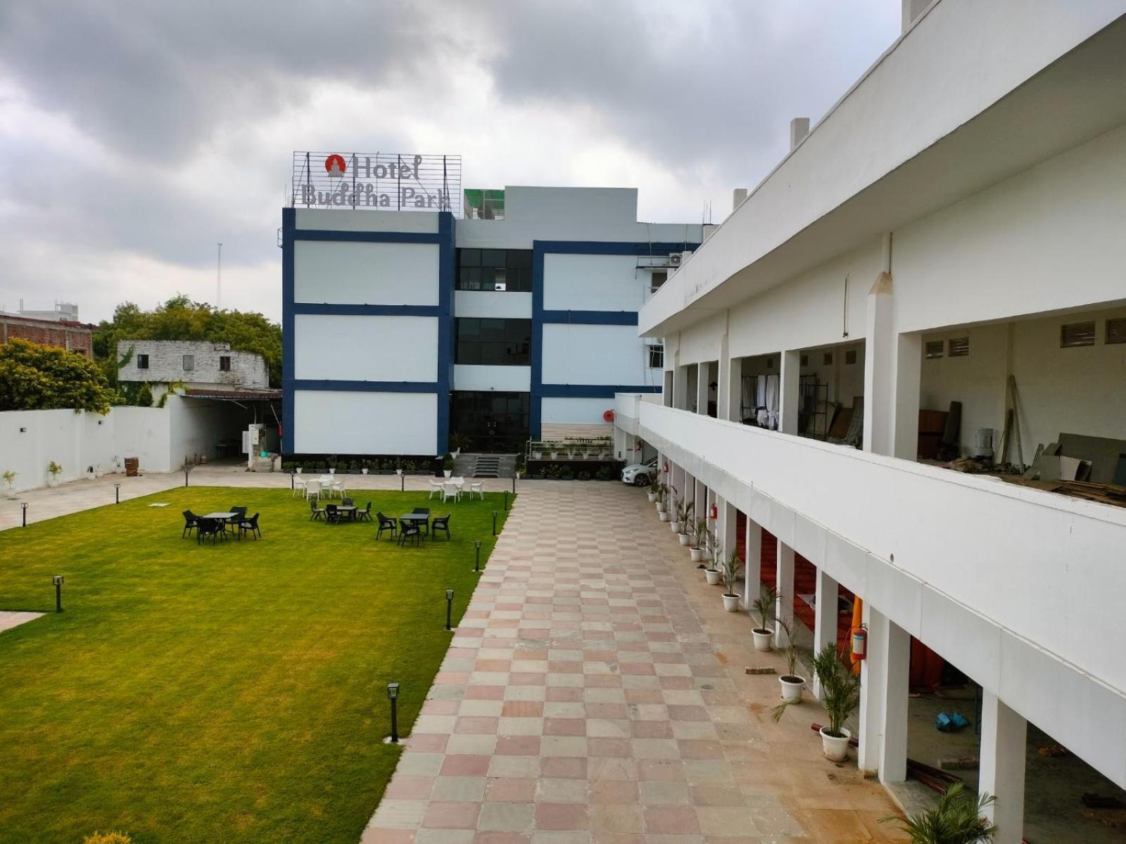 Hotel Buddha Park Near Sarnath,