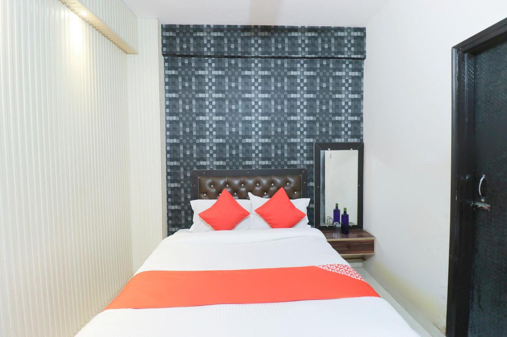 Hotel O Shiv Ganga