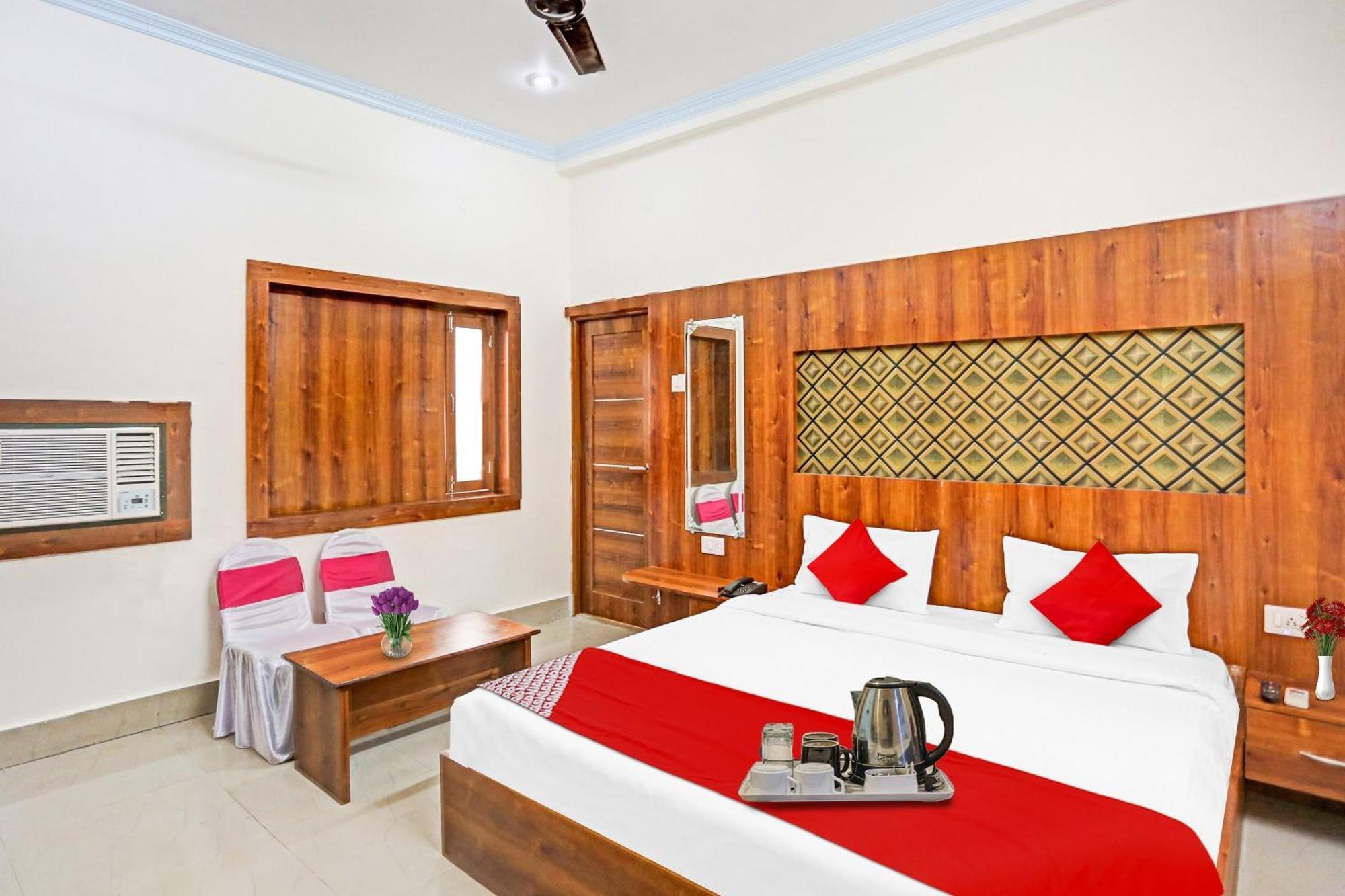 Oyo Flagship 89841 Buddha International Varanasi