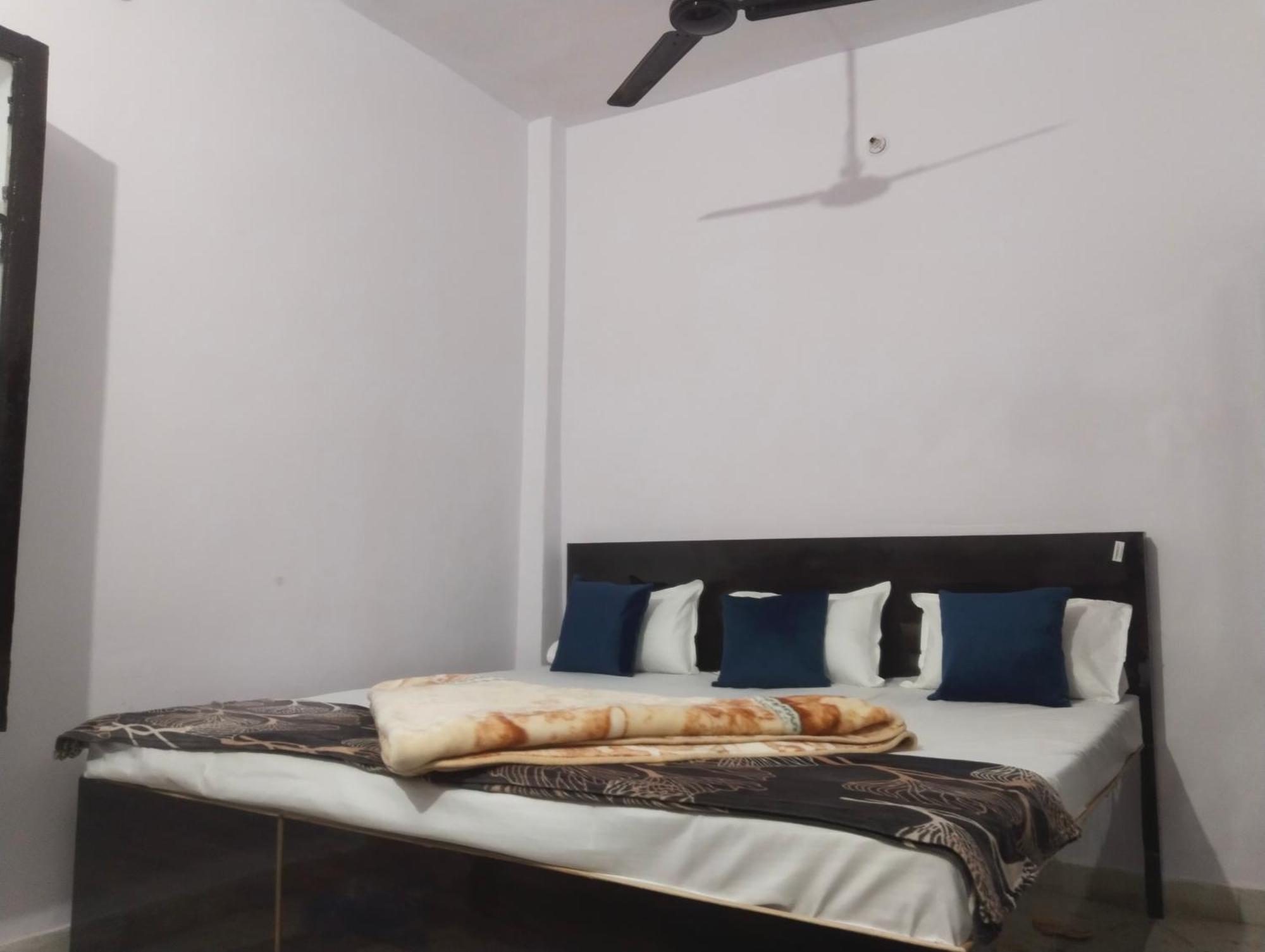 Rohit Paying Assi Ghat Guest house Varanasi