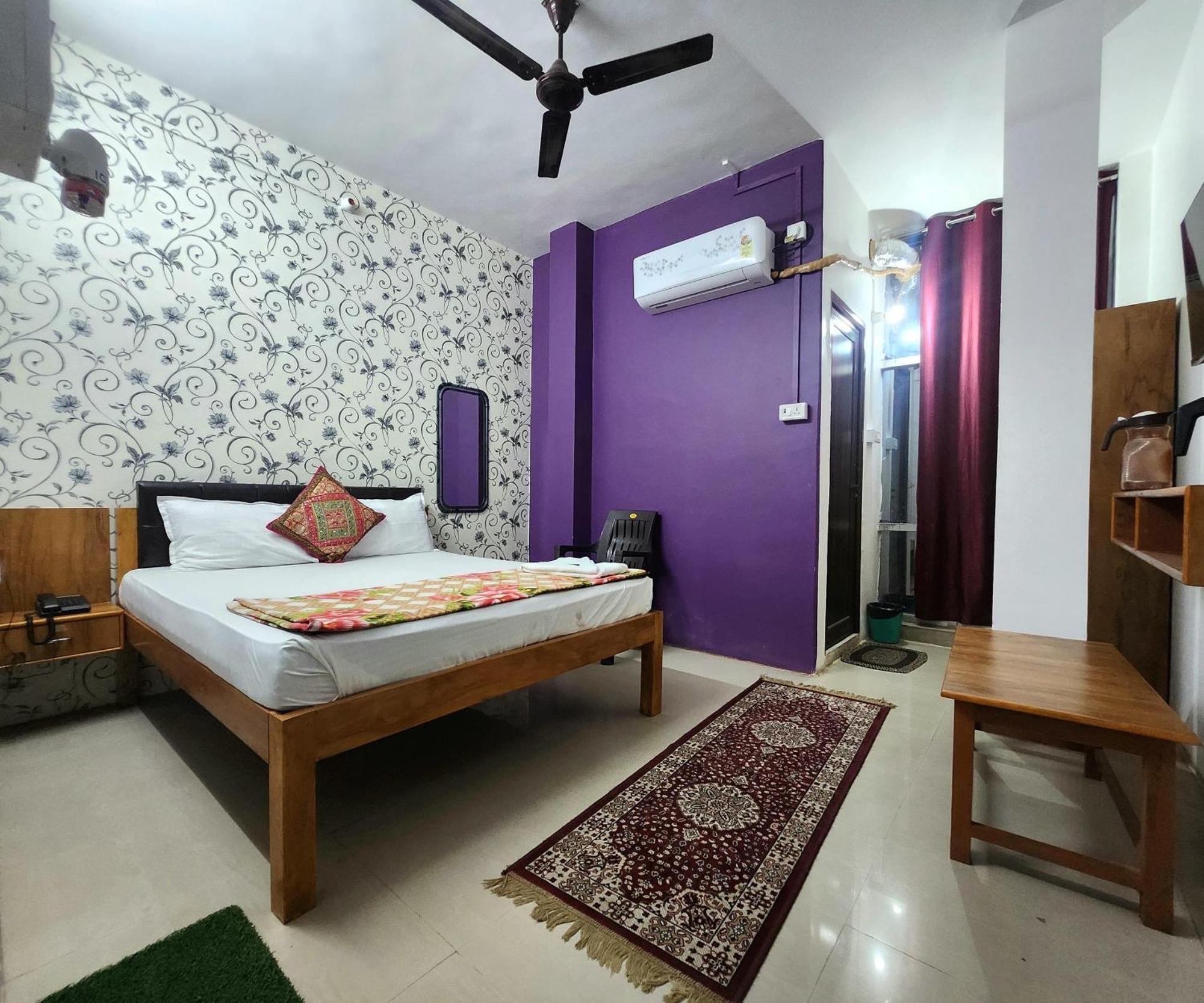 The Kashi Palace ,varanasi ! Fully-air-conditioned At Prime Location With Parking Availability, Near Kashi Vishwanath Temple, And Ganga Ghat Guest house
