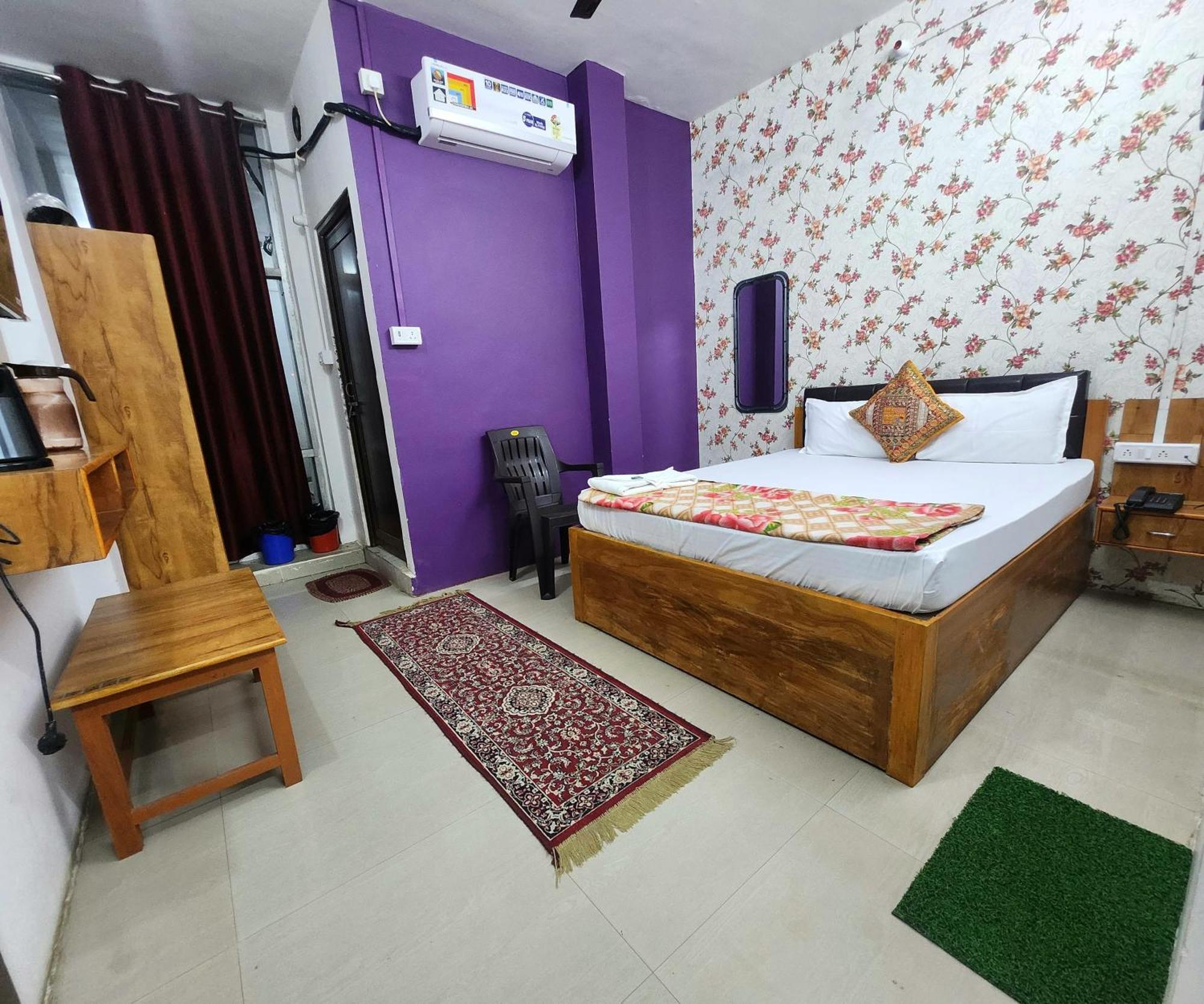 Guest house The Kashi Palace ,varanasi ! Fully-air-conditioned At Prime Location With Parking Availability, Near Kashi Vishwanath Temple, And Ganga Ghat