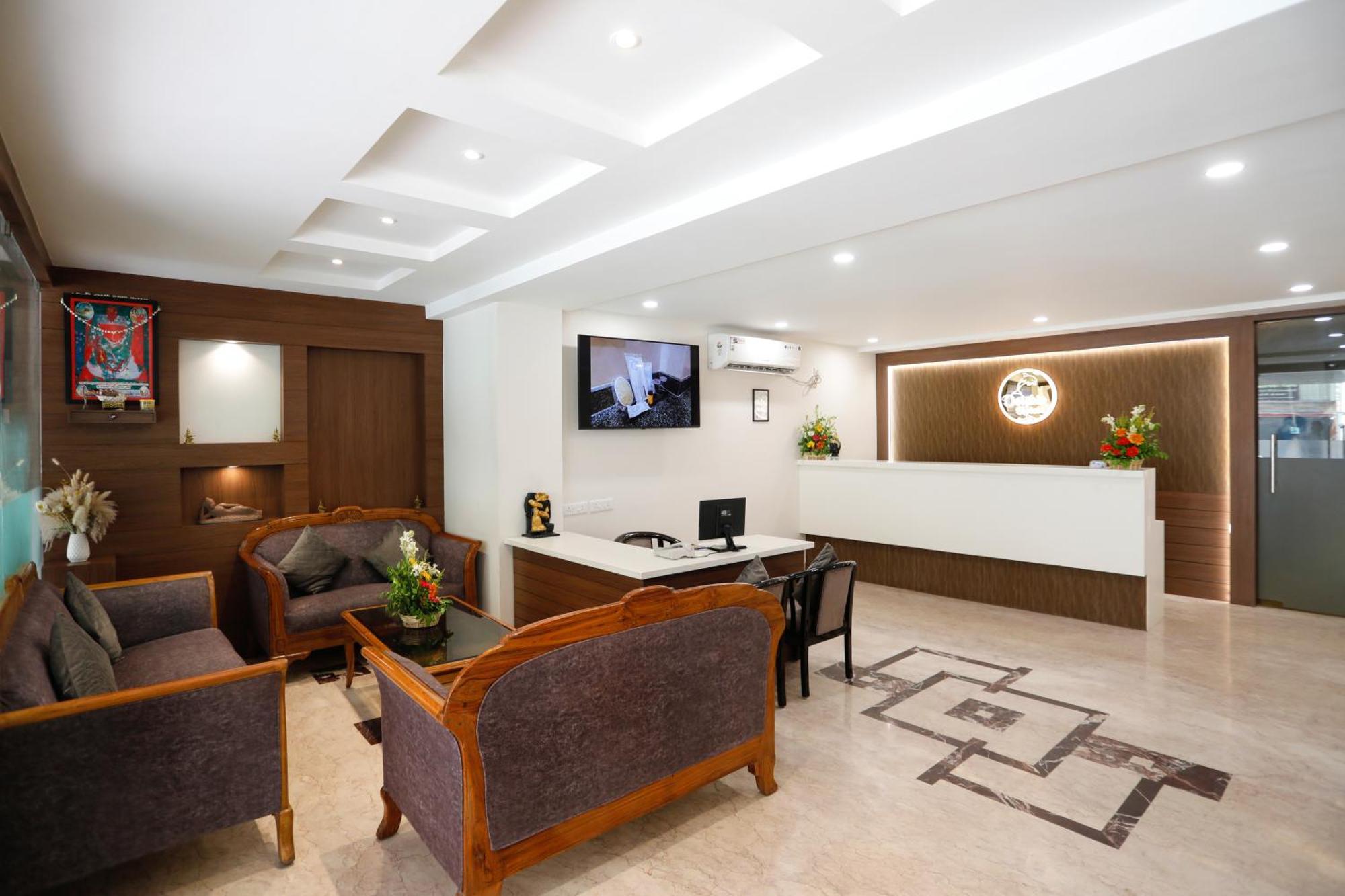 Dolphin International 3*