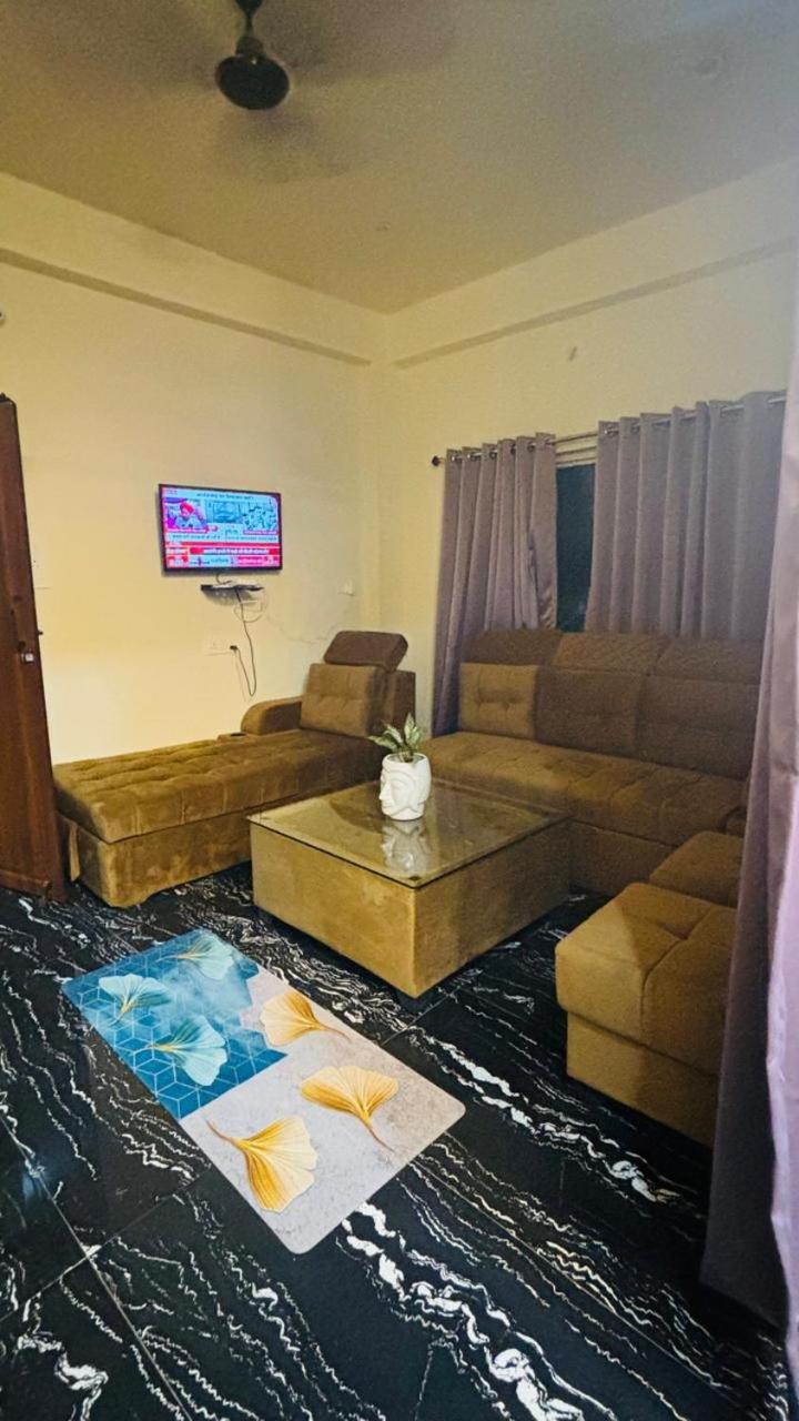 Sunflower Apartment *