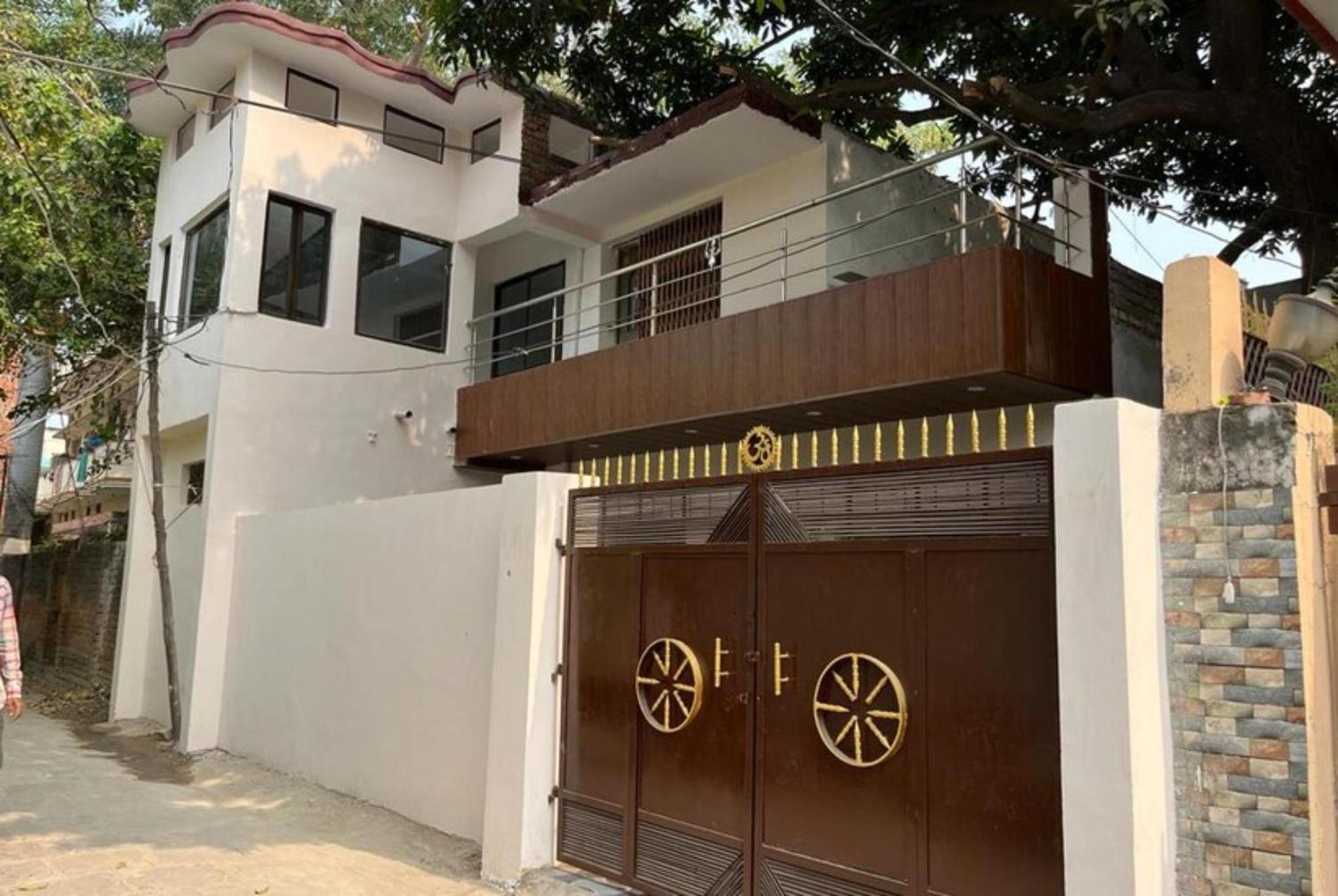 Goroomgo Paradise - Parking & Restaurant Available - Perfect Location And Comfortable * Varanasi