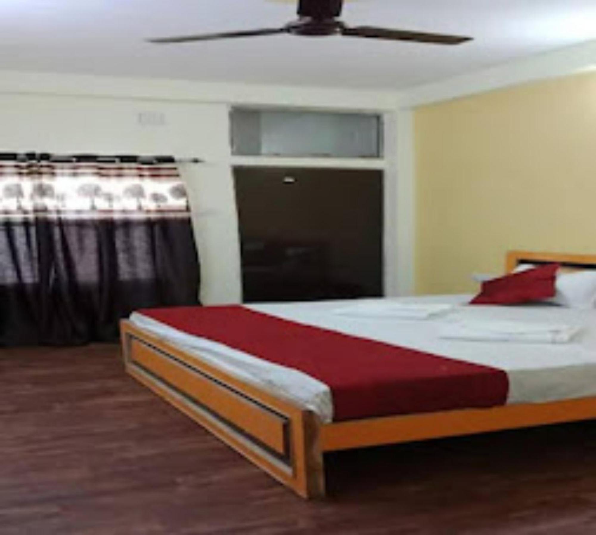 Goroomgo Paradise - Parking & Restaurant Available - Perfect Location And Comfortable Homestay *