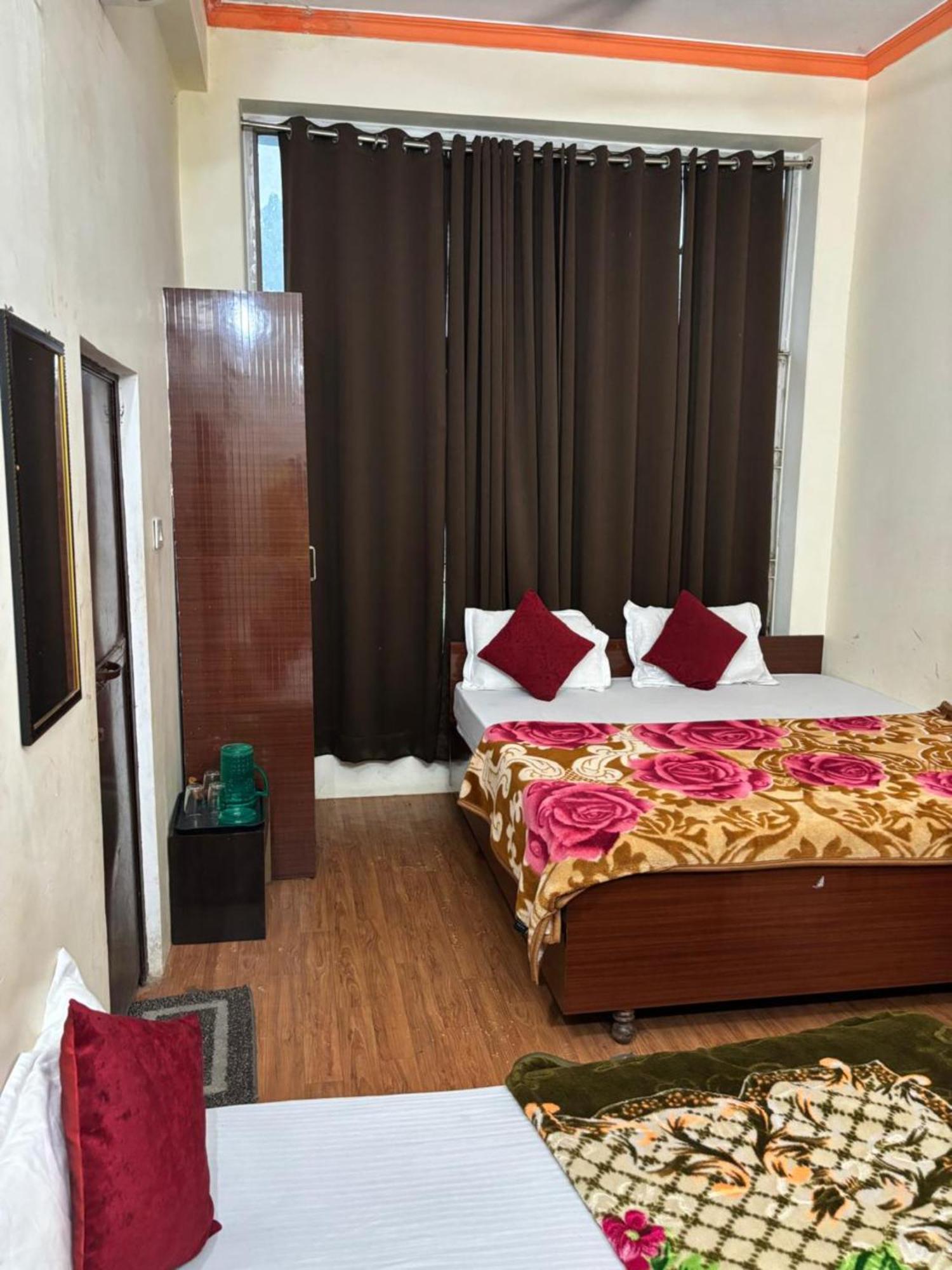Goroomgo Paradise - Parking & Restaurant Available - Perfect Location And Comfortable