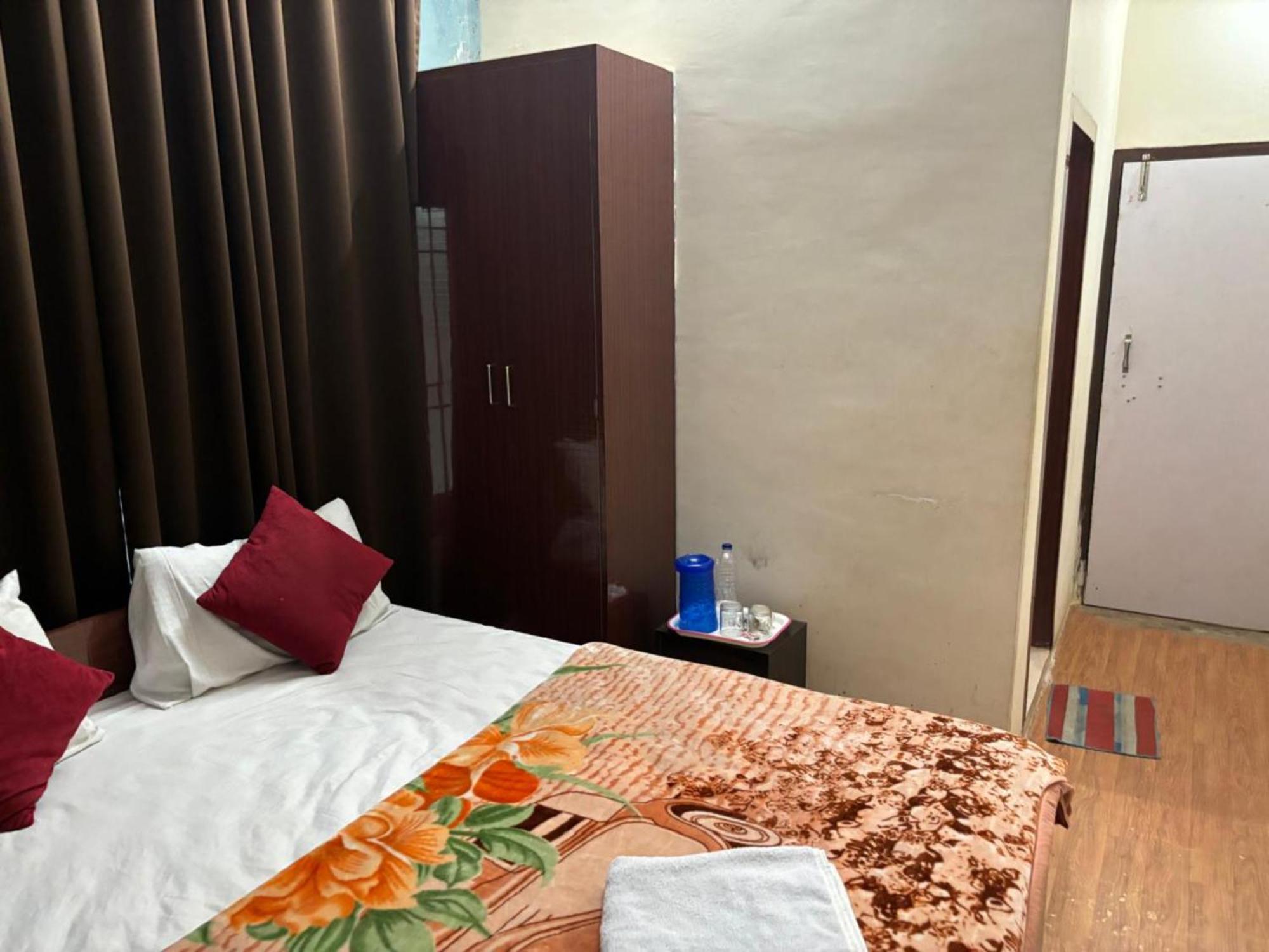 Homestay Goroomgo Paradise - Parking & Restaurant Available - Perfect Location And Comfortable
