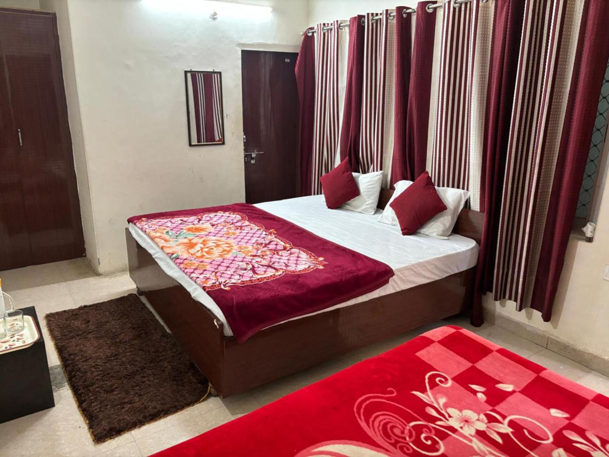 Goroomgo Paradise - Parking & Restaurant Available - Perfect Location And Comfortable *