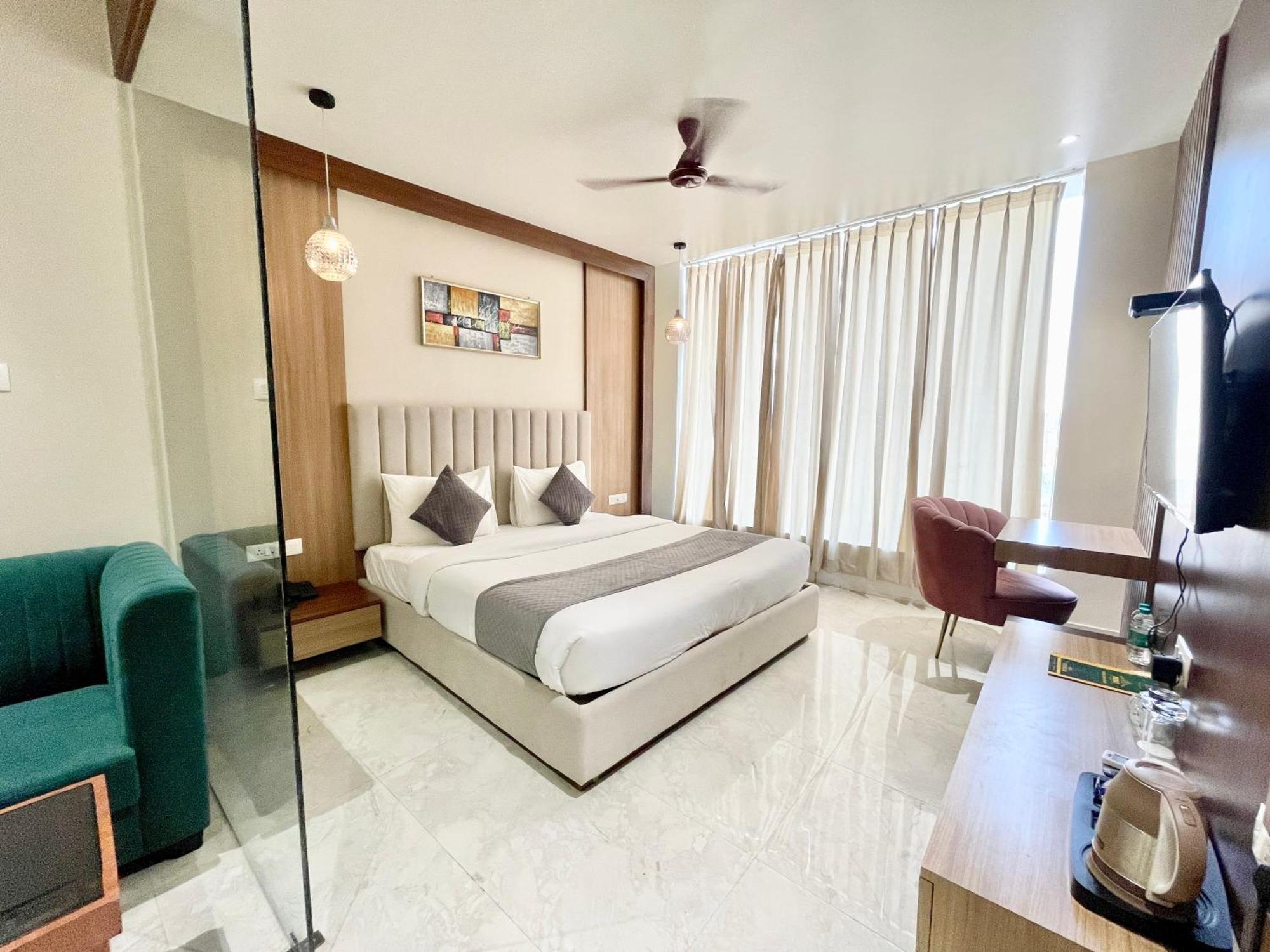 Vedangam ! - Foreigner's Choice ! Fully Air-conditioned With Parking Availability, Near Kashi Vishwanath Temple, And Ganga Ghat 2 Hotel 4*