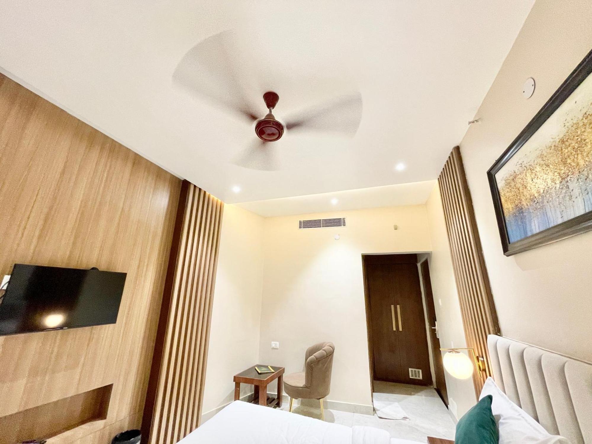 Vedangam ! - Foreigner's Choice ! Fully Air-conditioned With Parking Availability, Near Kashi Vishwanath Temple, And Ganga Ghat 2 Hotel Varanasi