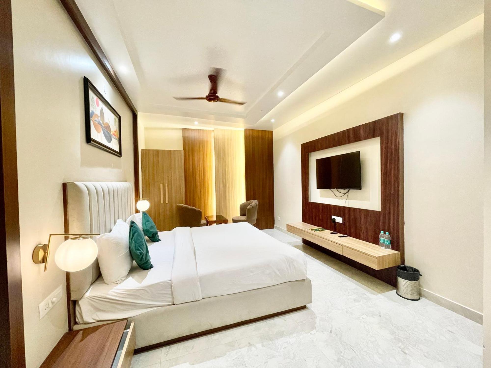 Hotel Vedangam ! - Foreigner's Choice ! Fully Air-conditioned With Parking Availability, Near Kashi Vishwanath Temple, And Ganga Ghat 2