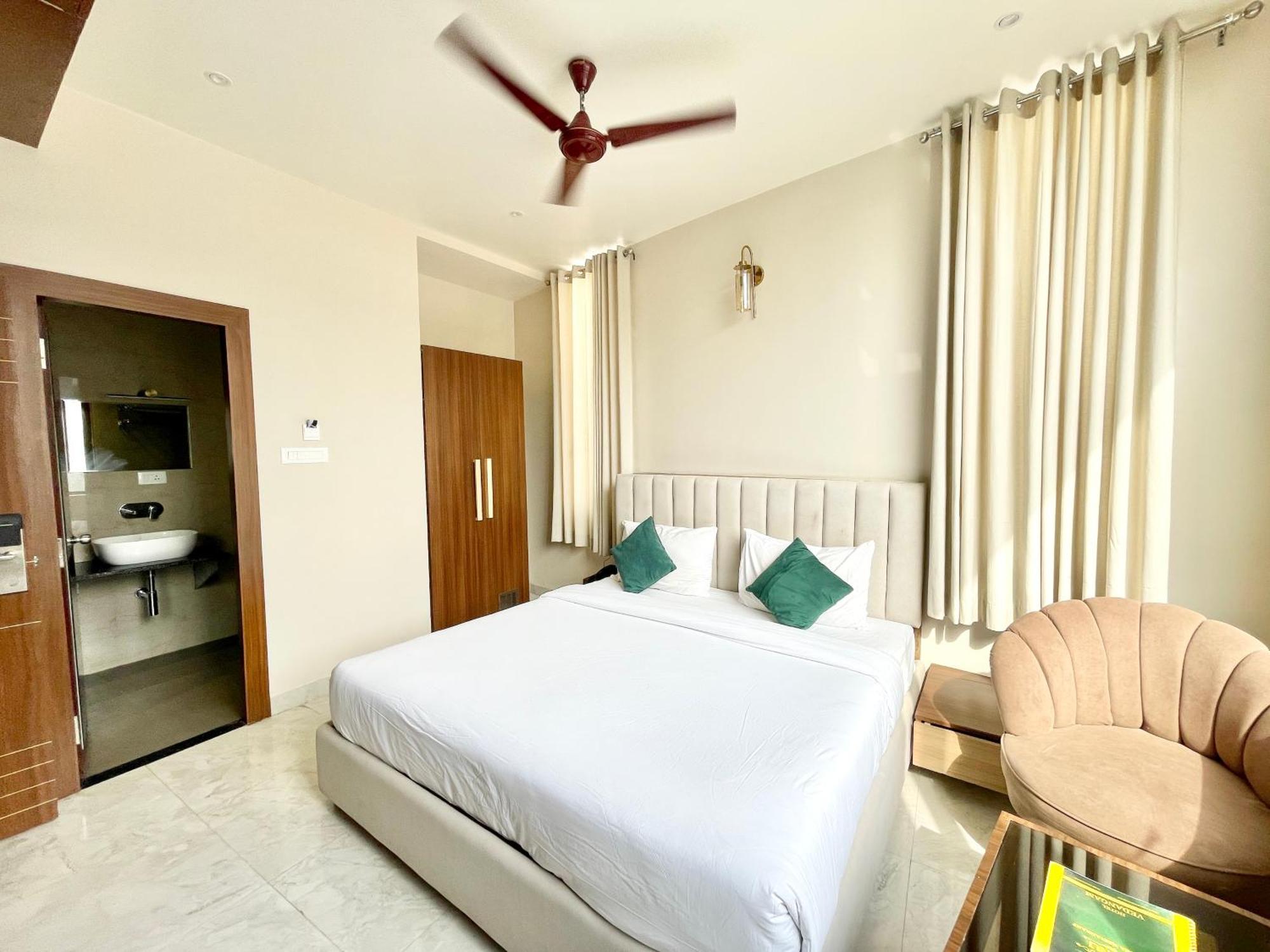 Vedangam ! - Foreigner's Choice ! Fully Air-conditioned With Parking Availability, Near Kashi Vishwanath Temple, And Ganga Ghat 2 Hotel