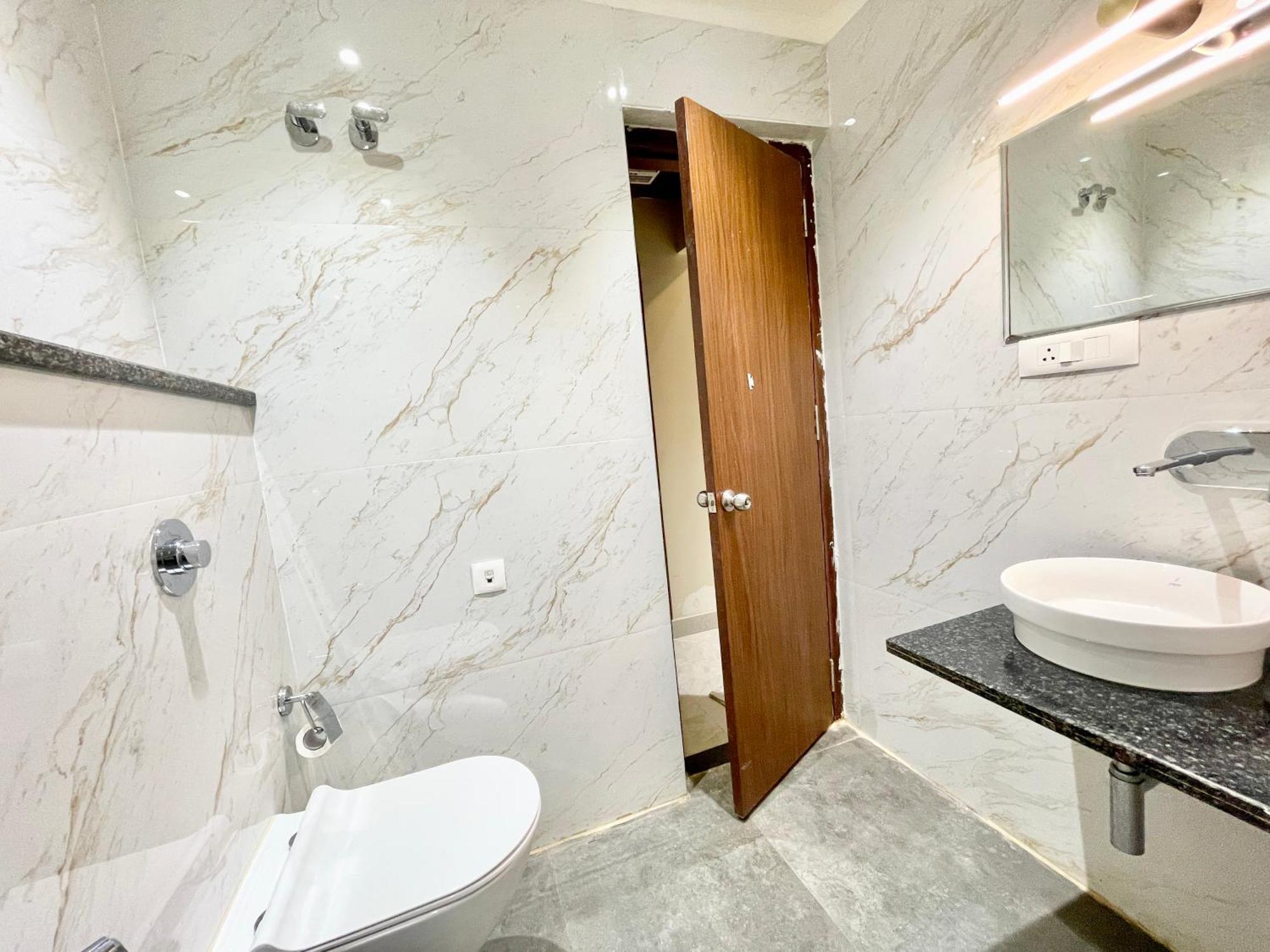 Vedangam ! - Foreigner's Choice ! Fully Air-conditioned With Parking Availability, Near Kashi Vishwanath Temple, And Ganga Ghat 2 Hotel Varanasi