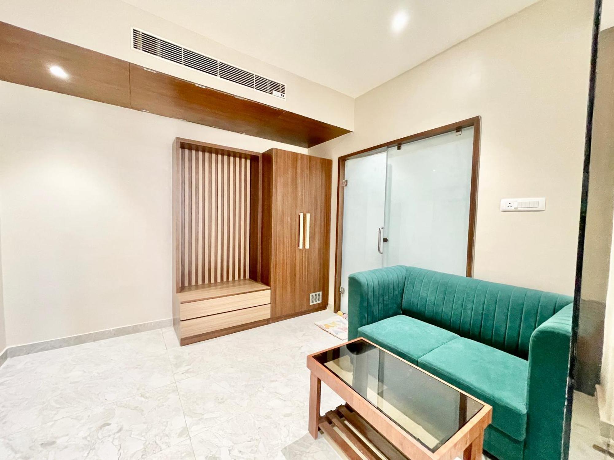 Vedangam ! - Foreigner's Choice ! Fully Air-conditioned With Parking Availability, Near Kashi Vishwanath Temple, And Ganga Ghat 2 Hotel 4*