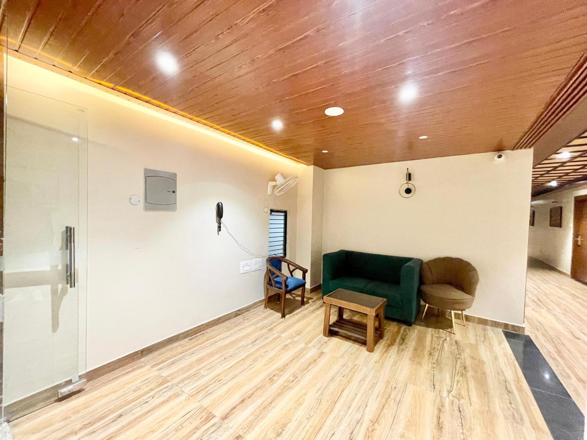 Vedangam ! - Foreigner's Choice ! Fully Air-conditioned With Parking Availability, Near Kashi Vishwanath Temple, And Ganga Ghat 2 4*