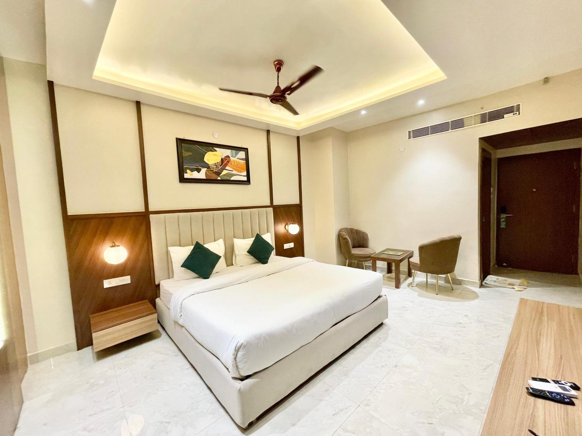 Hotel Vedangam ! - Foreigner's Choice ! Fully Air-conditioned With Parking Availability, Near Kashi Vishwanath Temple, And Ganga Ghat 2