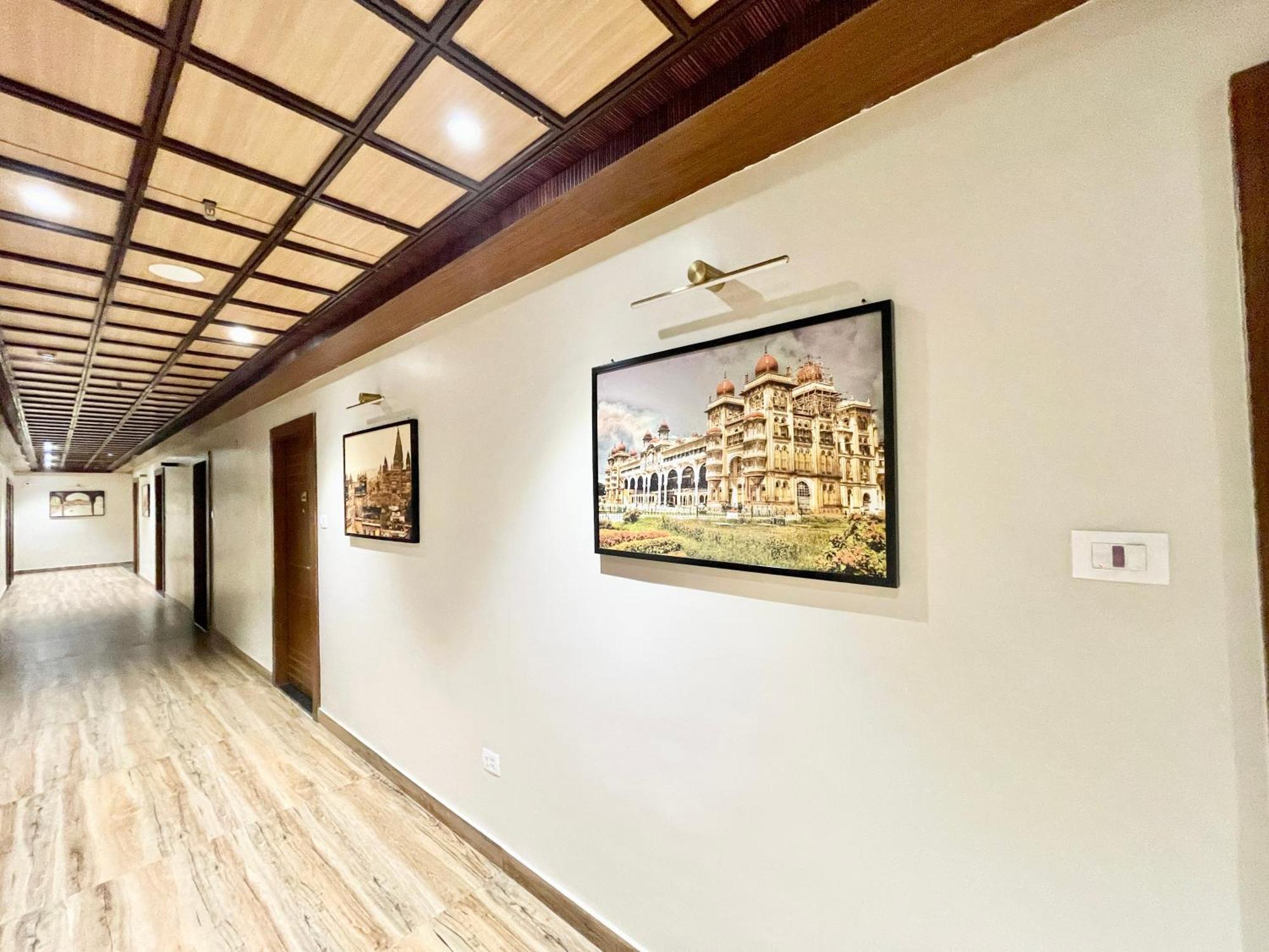Hotel Vedangam ! - Foreigner's Choice ! Fully Air-conditioned With Parking Availability, Near Kashi Vishwanath Temple, And Ganga Ghat 2 4*