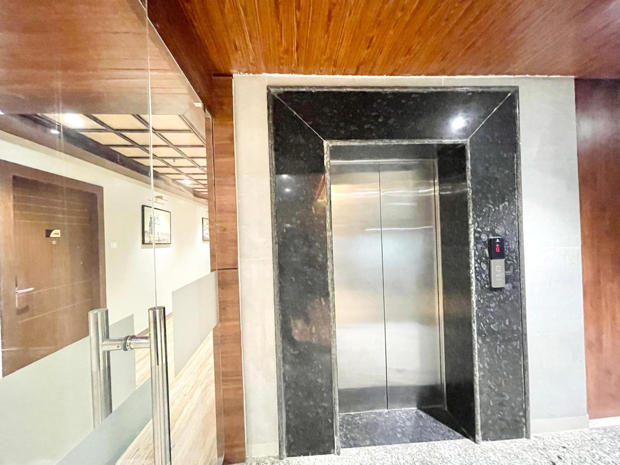 Vedangam ! - Foreigner's Choice ! Fully Air-conditioned With Parking Availability, Near Kashi Vishwanath Temple, And Ganga Ghat 2 Hotel 4*
