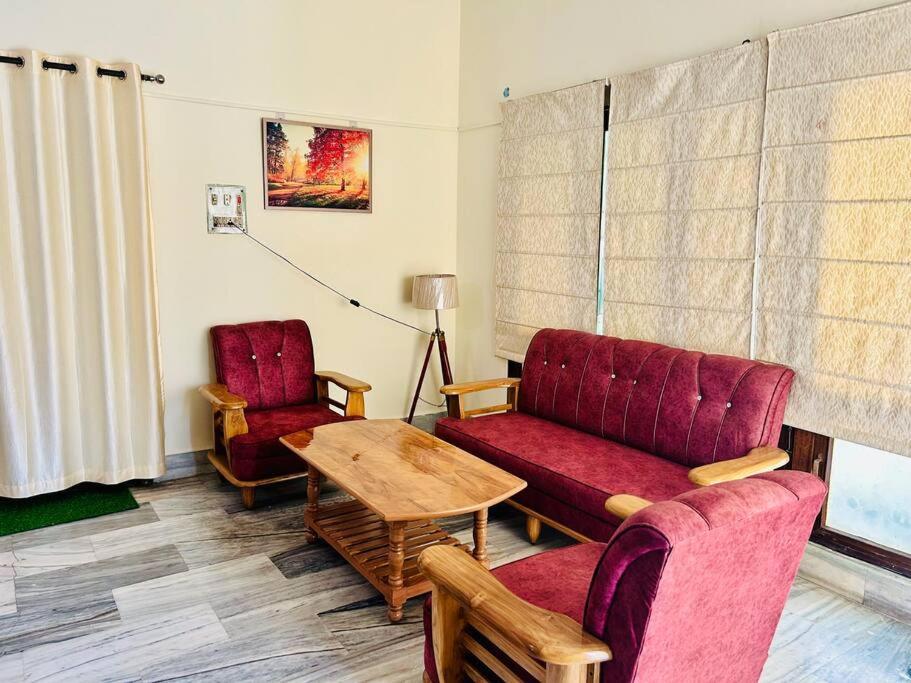 Full At Heart Of Villa *