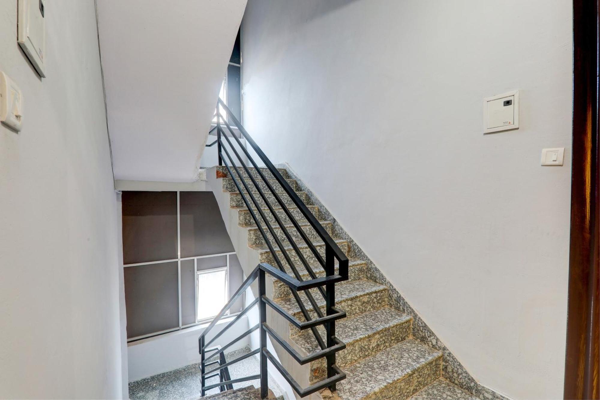 Hotel Super O Sadguru