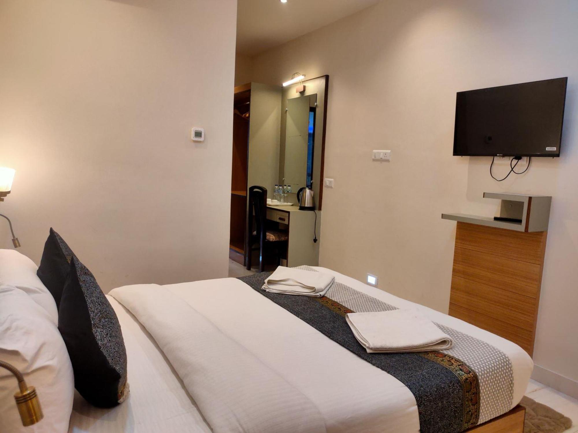 Hotel Hvh Kashi Vishwanath - 400 Meters From Kashi Vishwanath Temple & Ganga Aarti Ghat