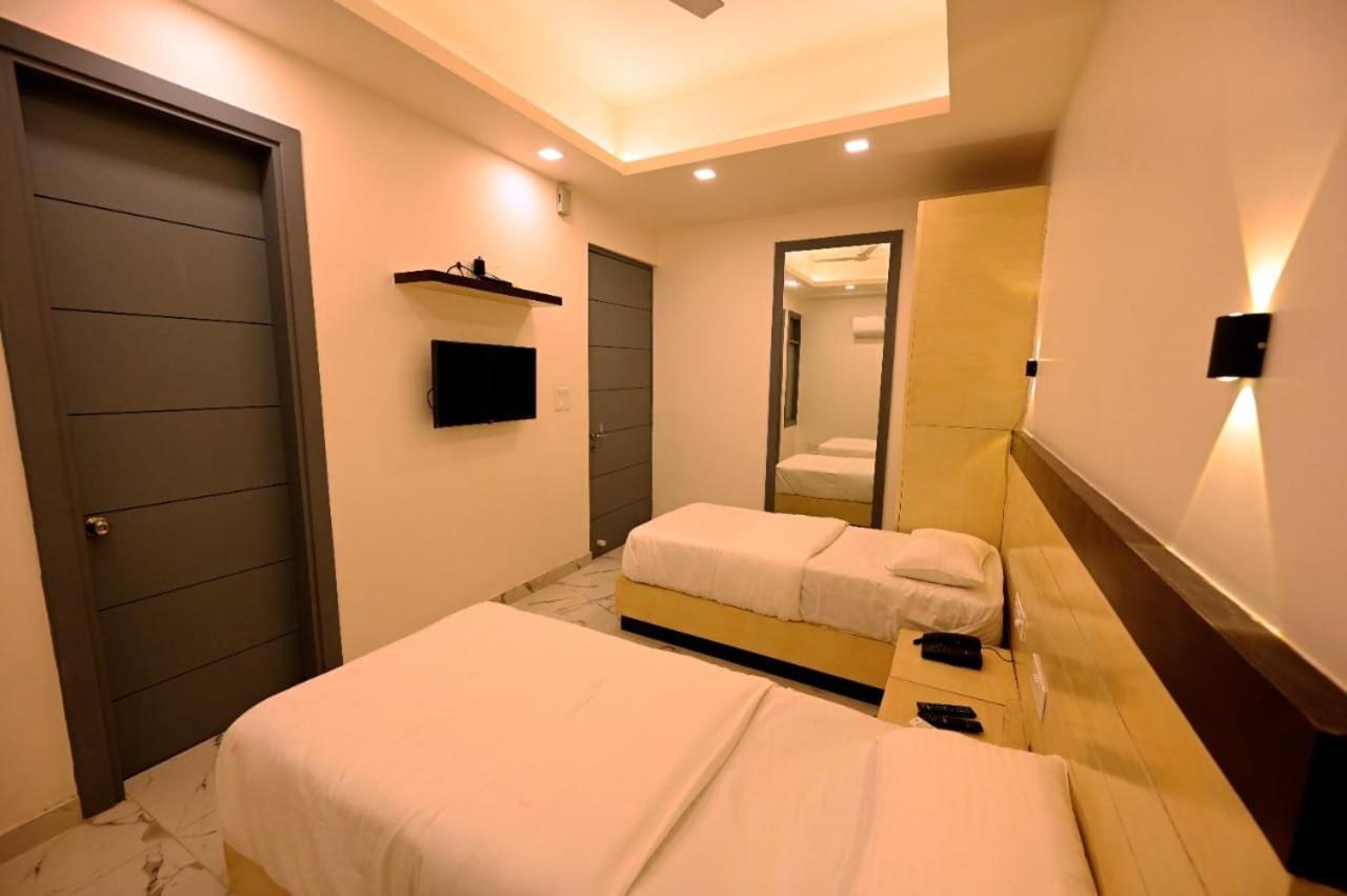 Hotel Prago By Deer Varanasi
