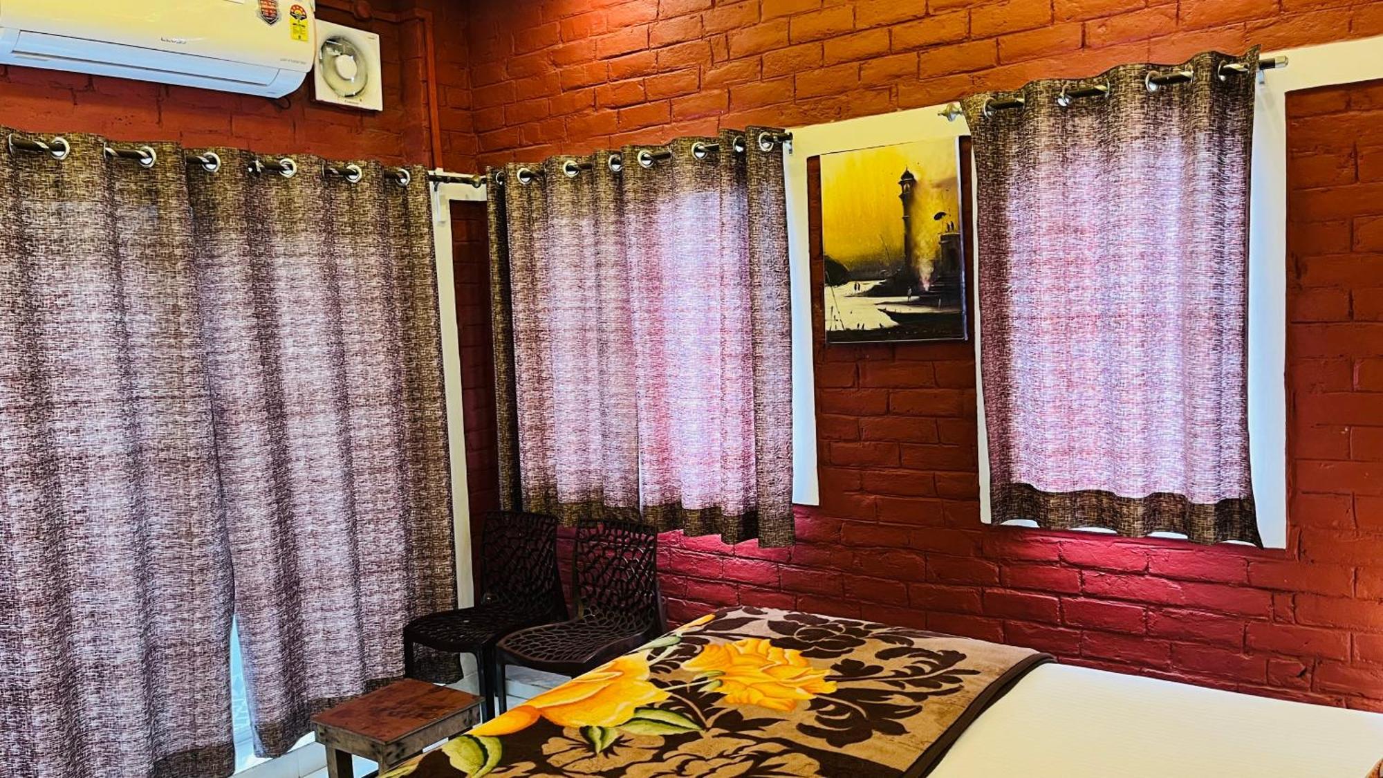 Homestay And I Cafe Varanasi