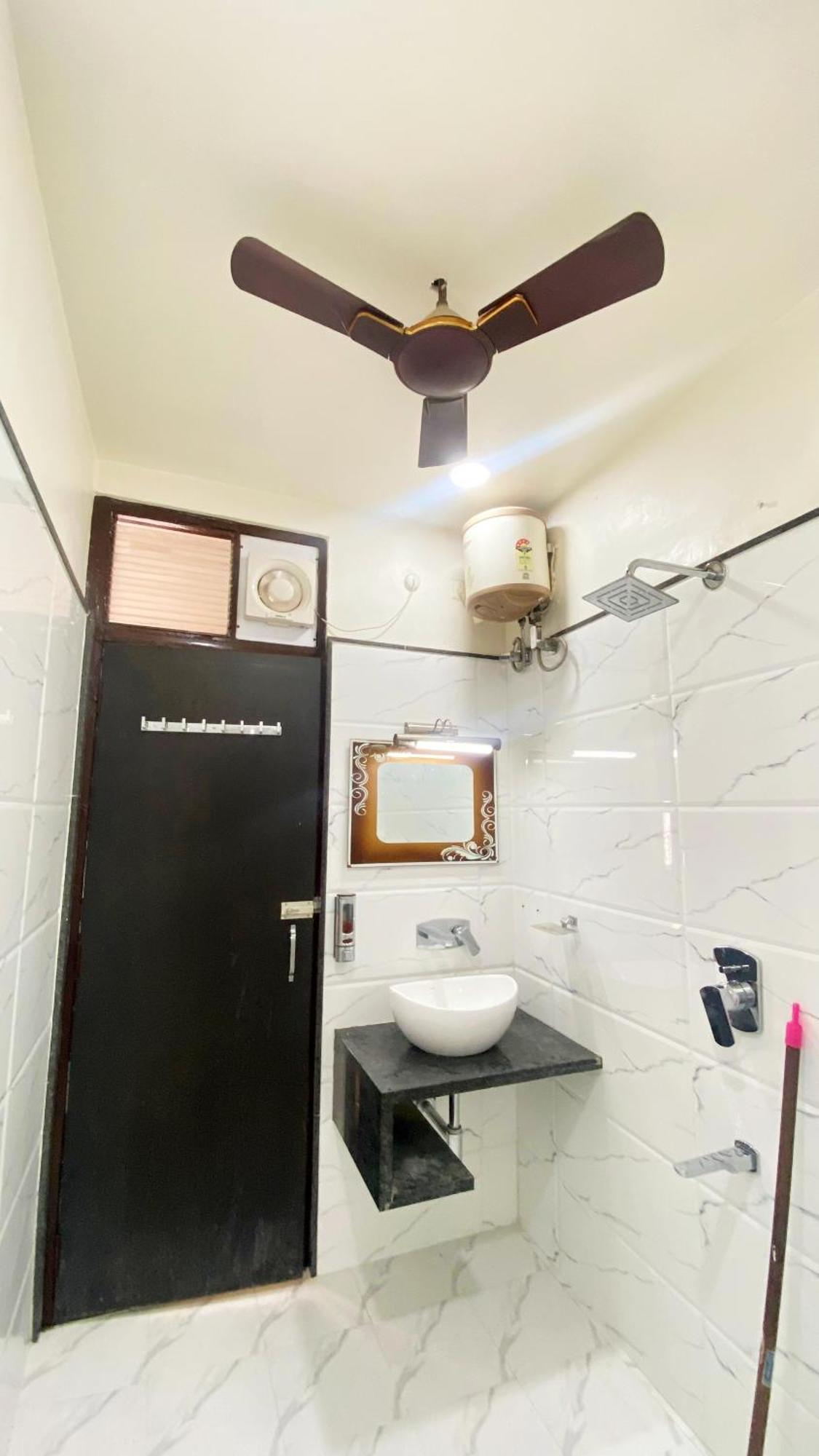 Raahi Luxury Near Kashi Vishwanath Villa