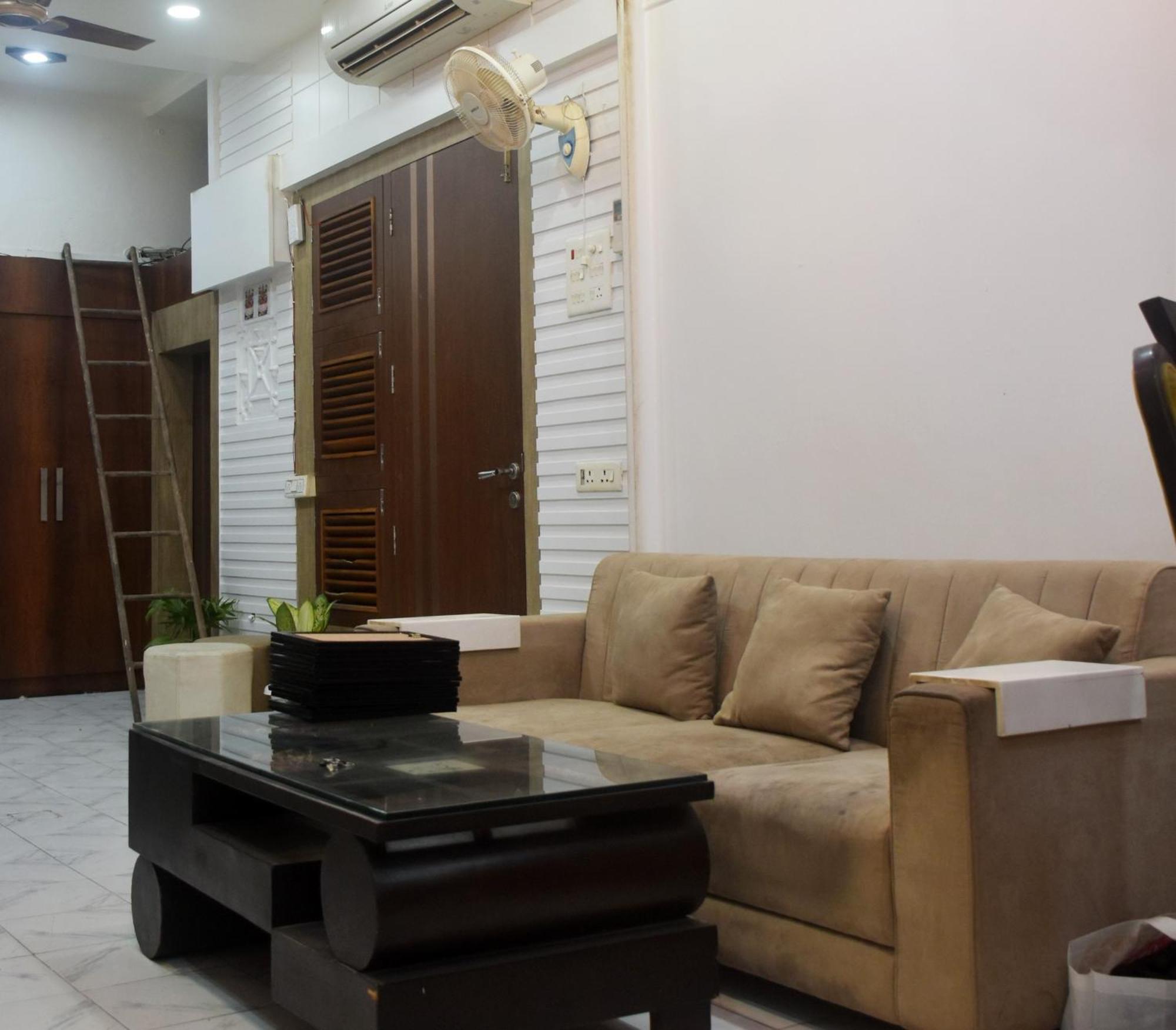 Raahi Luxury Near Kashi Vishwanath Varanasi
